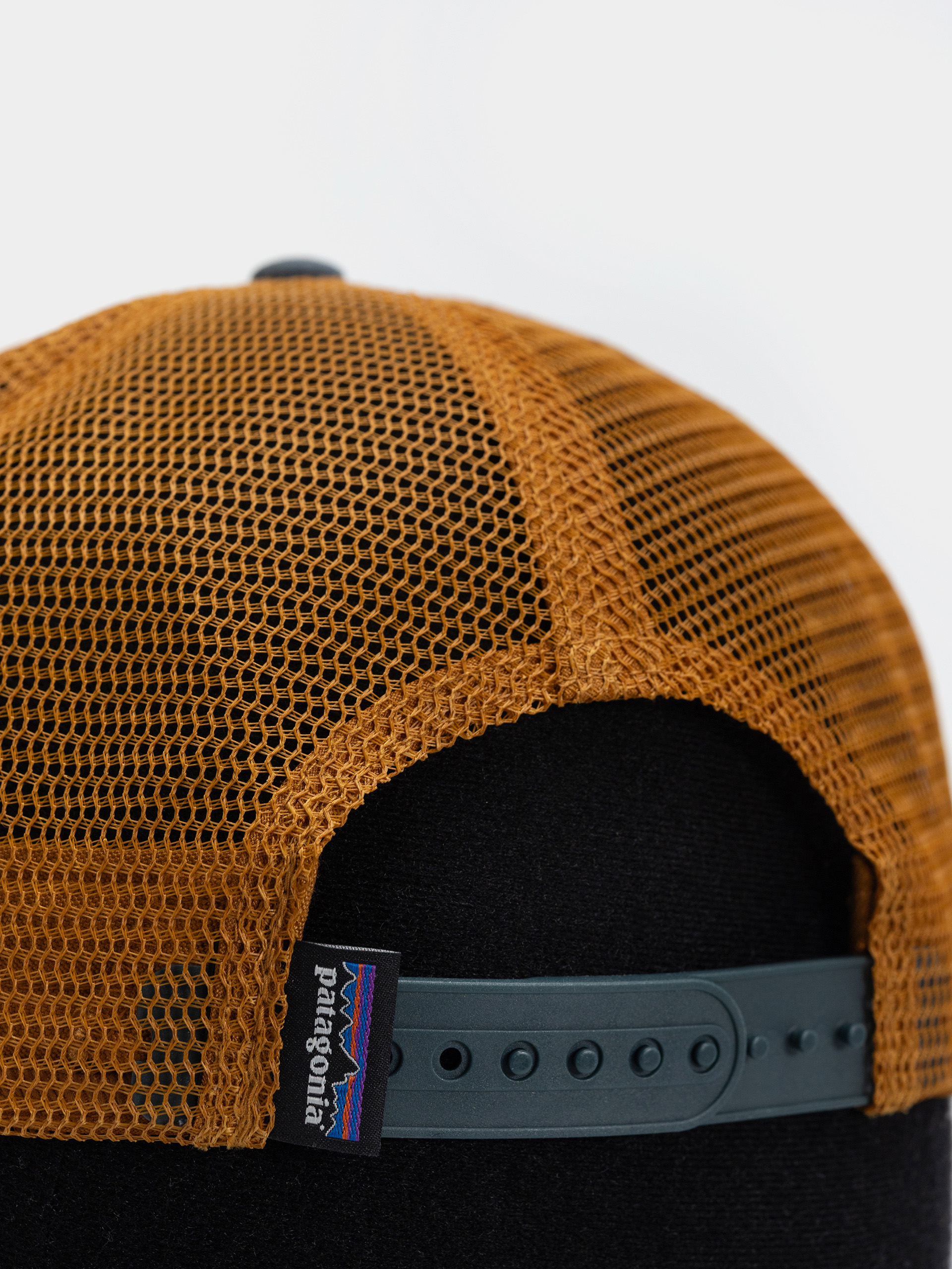 Czapka z daszkiem Patagonia P 6 Logo Trucker (lynx tan)