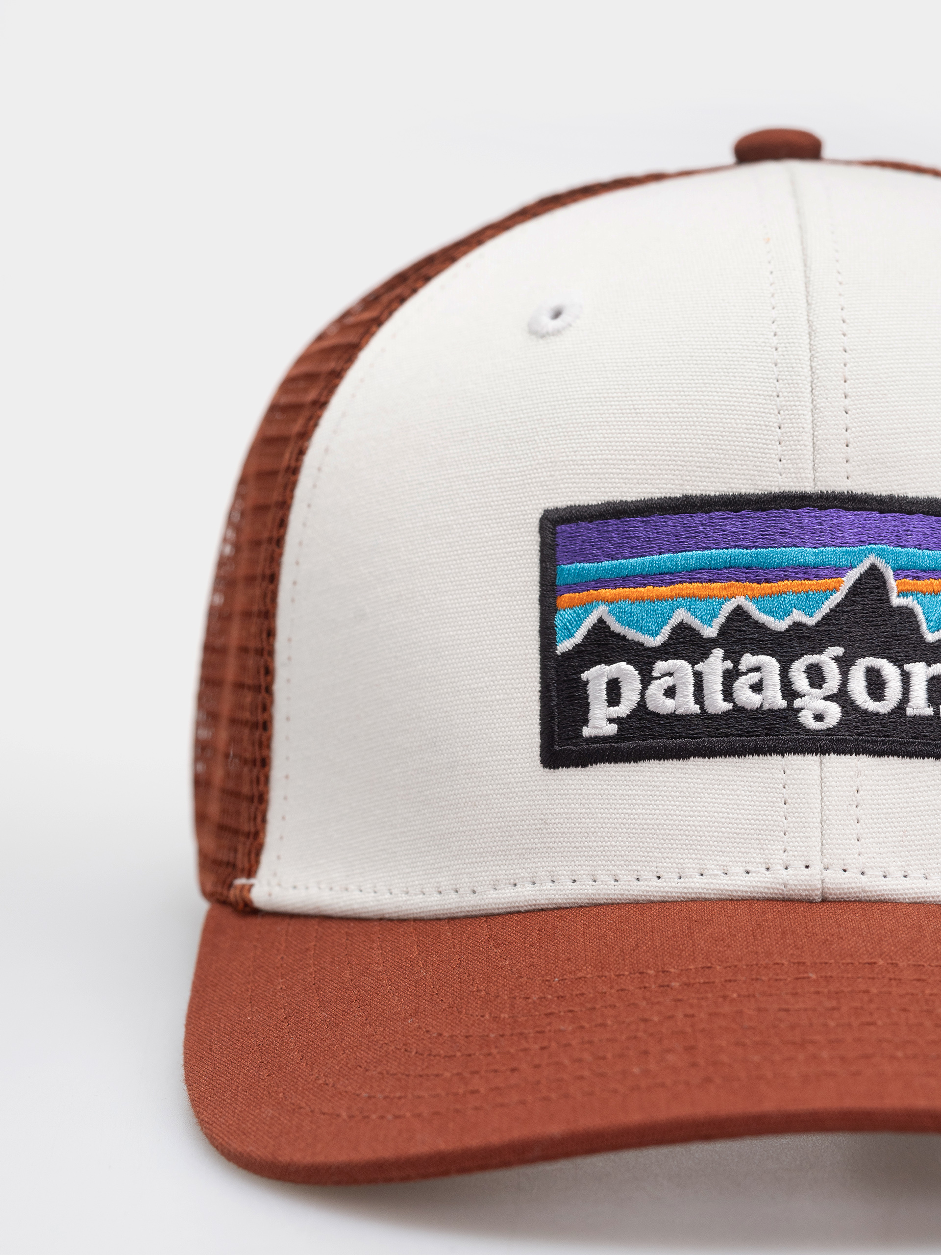 Czapka z daszkiem Patagonia P 6 Logo Trucker (white w/rusty red)
