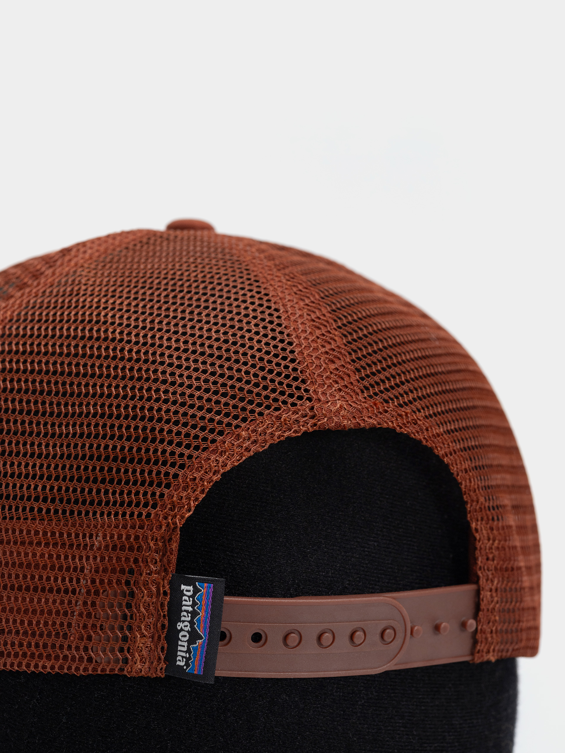 Czapka z daszkiem Patagonia P 6 Logo Trucker (white w/rusty red)
