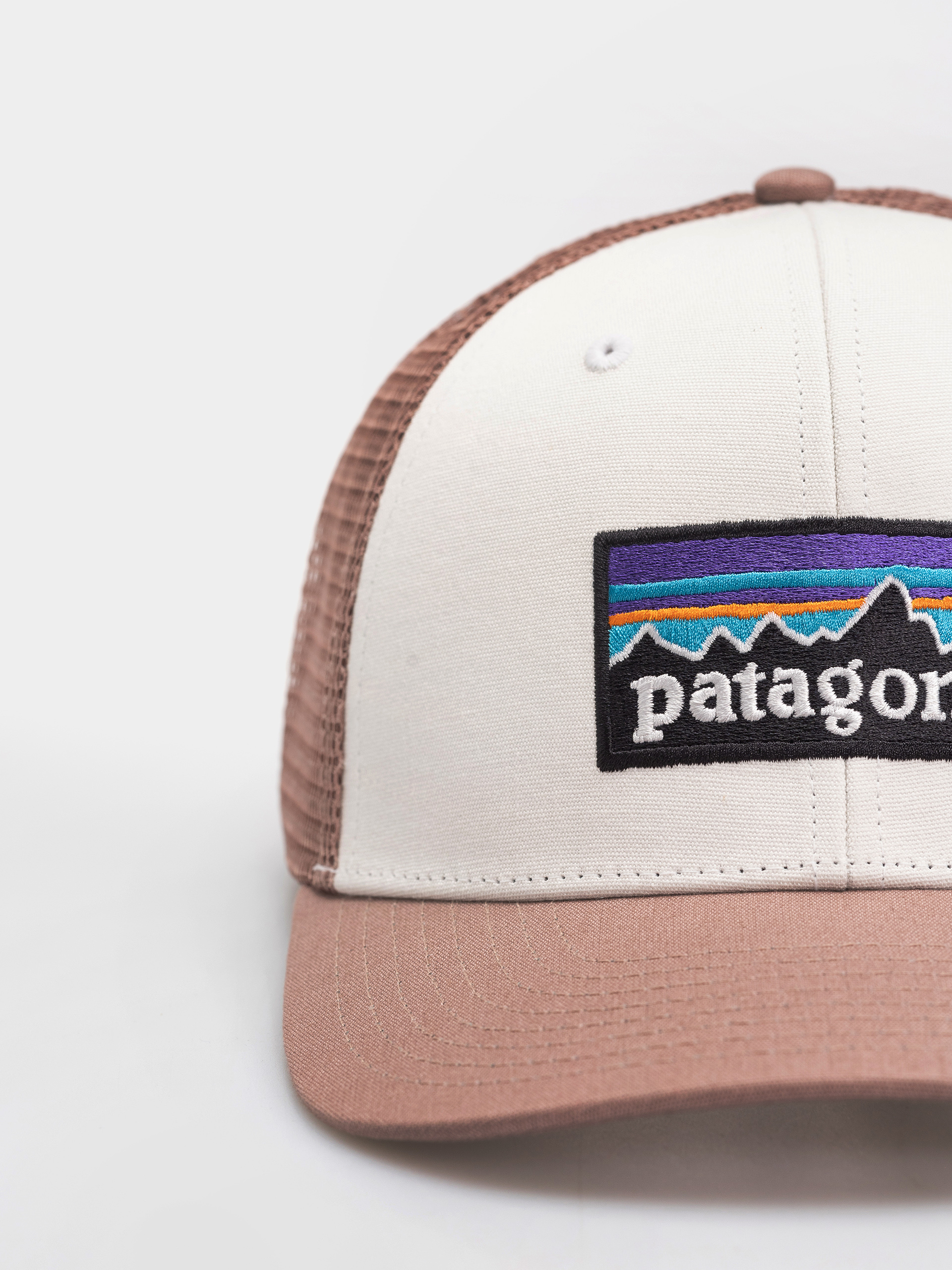 Czapka z daszkiem Patagonia P 6 Logo Trucker (birch white)