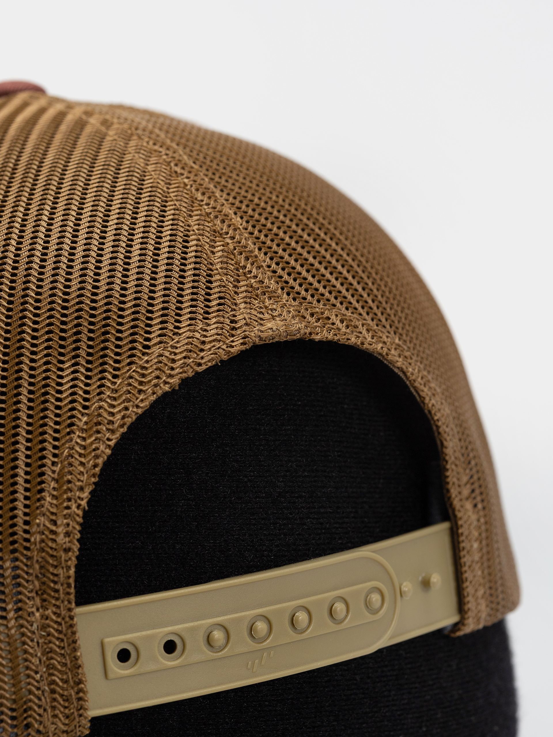 Czapka z daszkiem Columbia Mesh Snap Back (red rocks/delta)