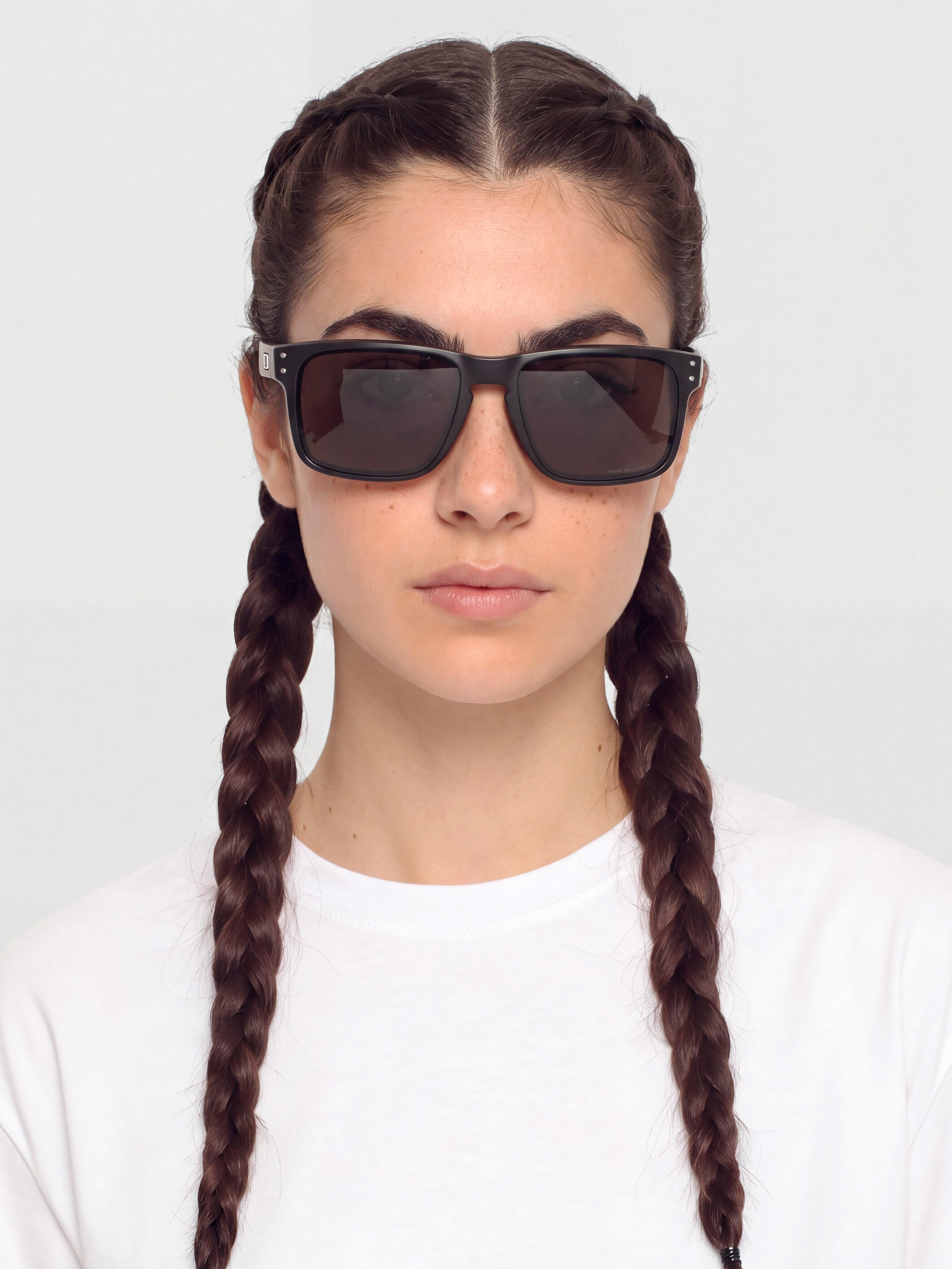 Okulary przeciwsłoneczne Oakley Holbrook (matte black/prizm grey)