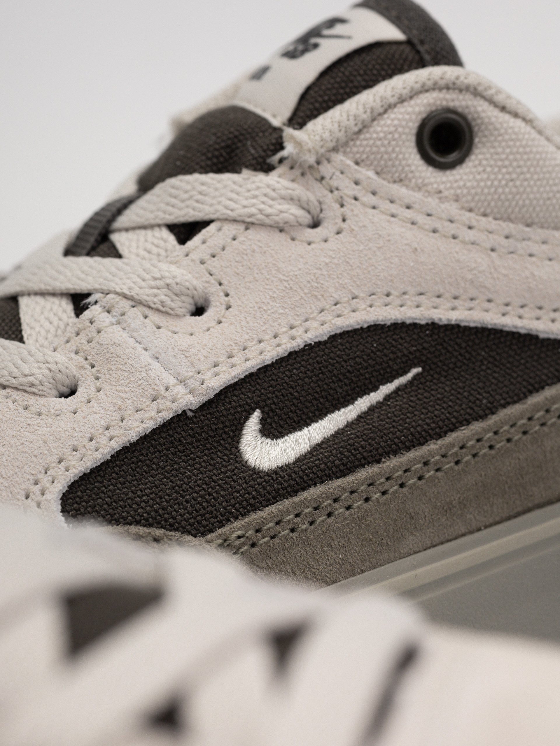 Buty Nike SB Malor (light bone/light bone light army)
