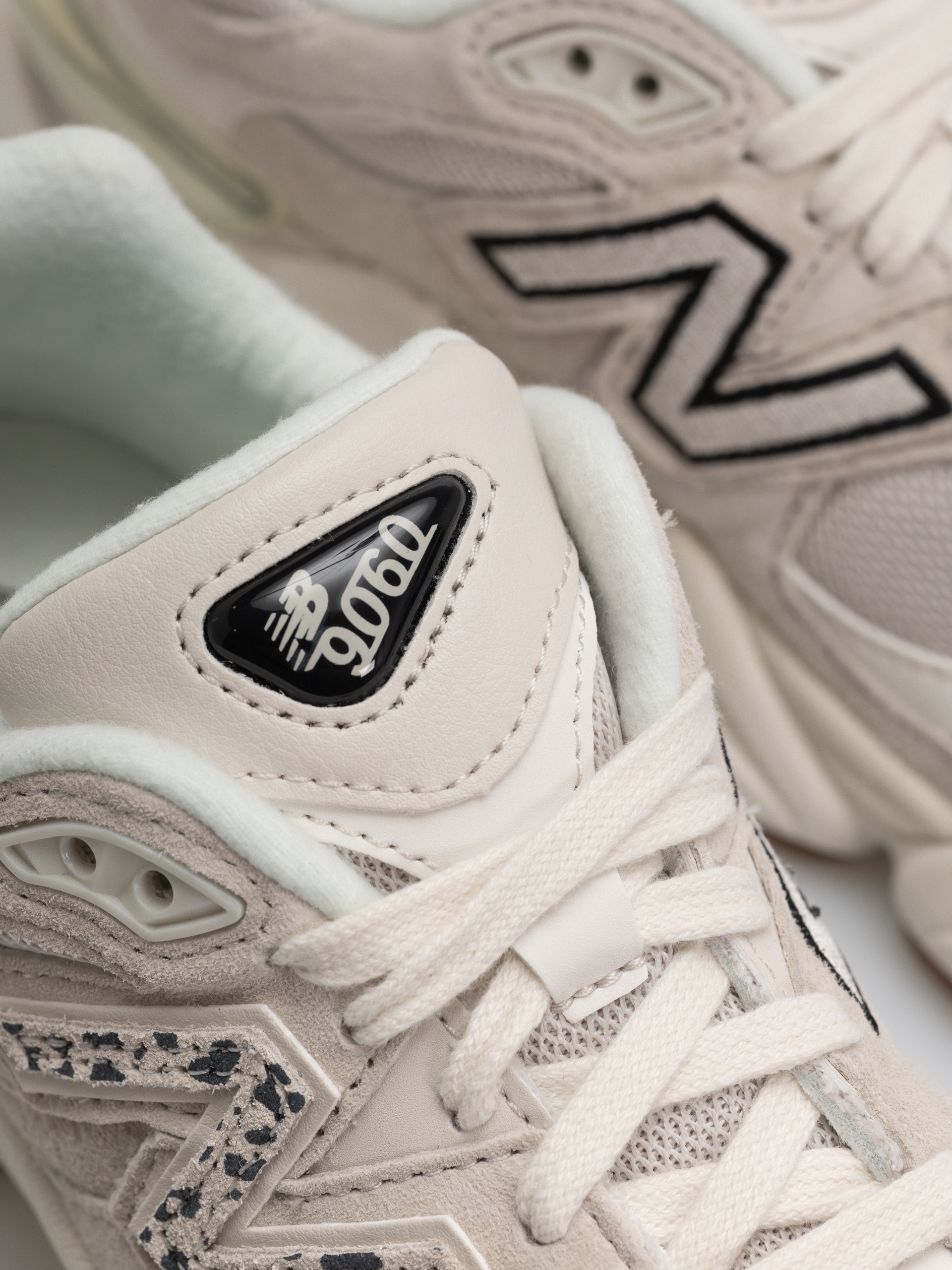 Buty New Balance 9060 (moonbeam/sea salt/black)