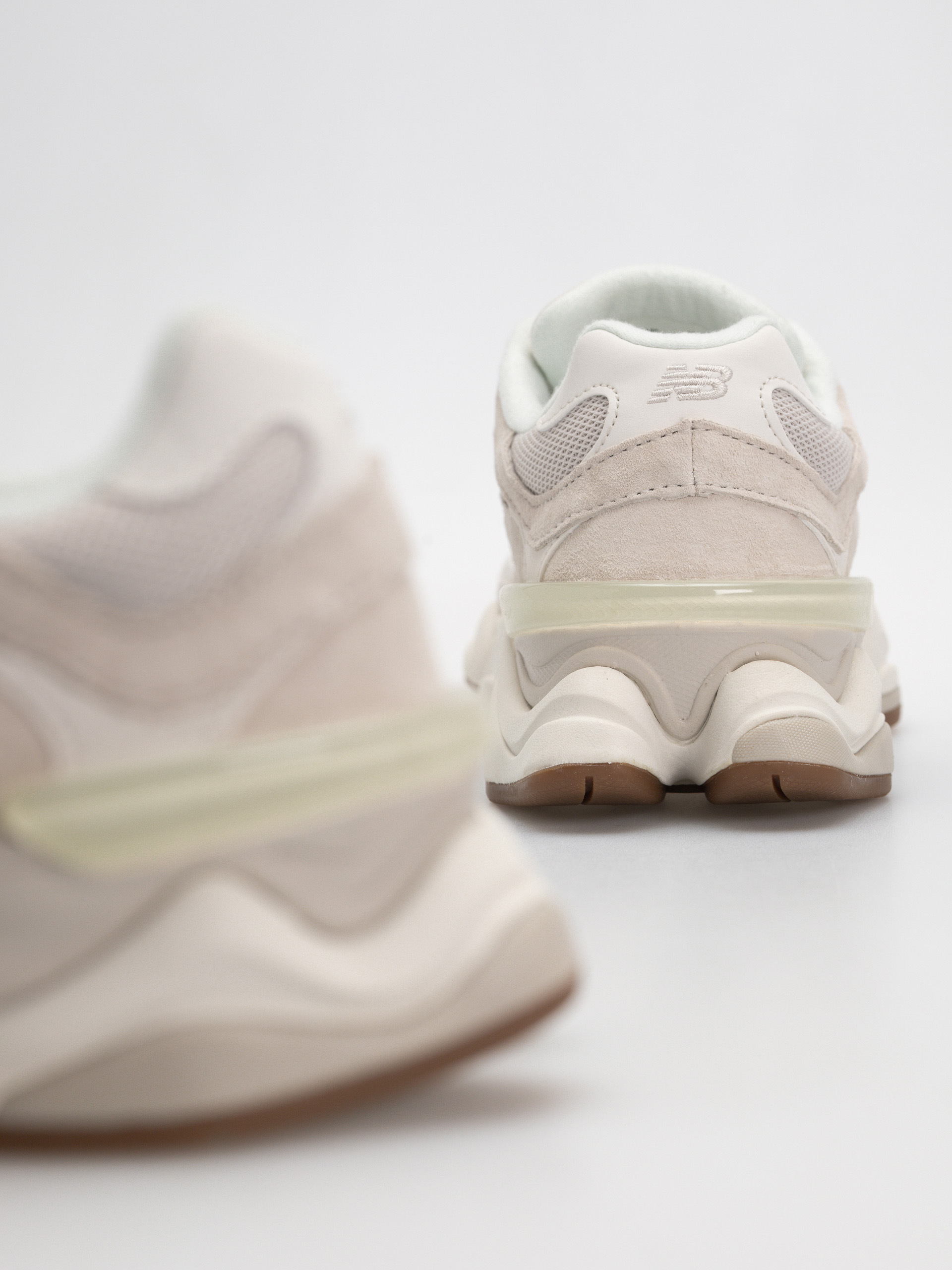 Buty New Balance 9060 (moonbeam/sea salt/black)