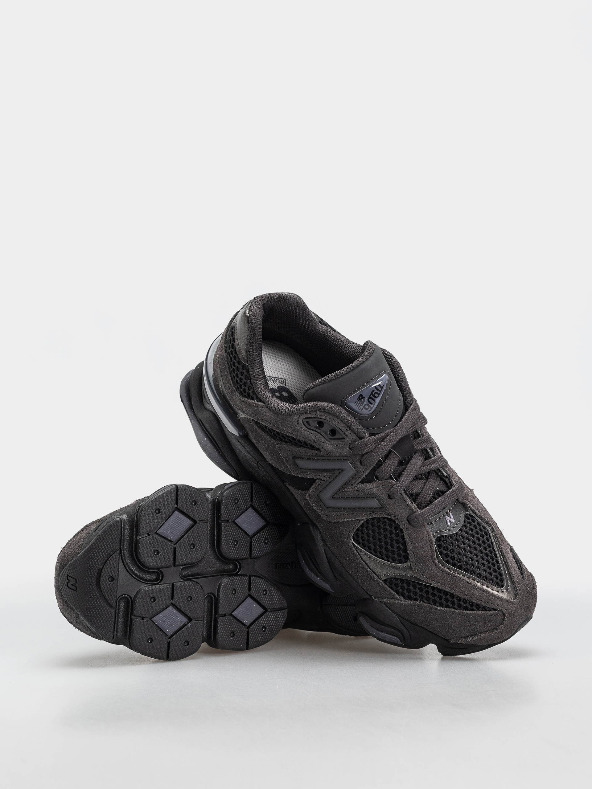 Buty New Balance 9060 JR (black/neptune grey)