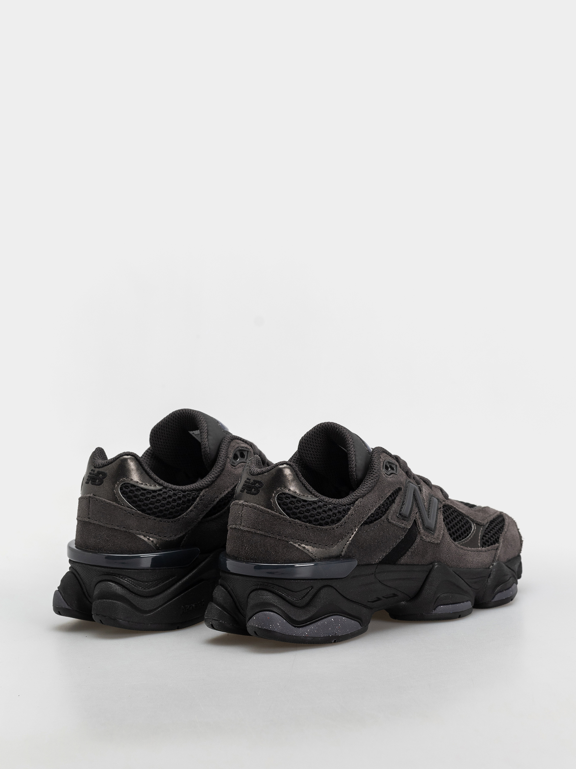 Buty New Balance 9060 JR (black/neptune grey)