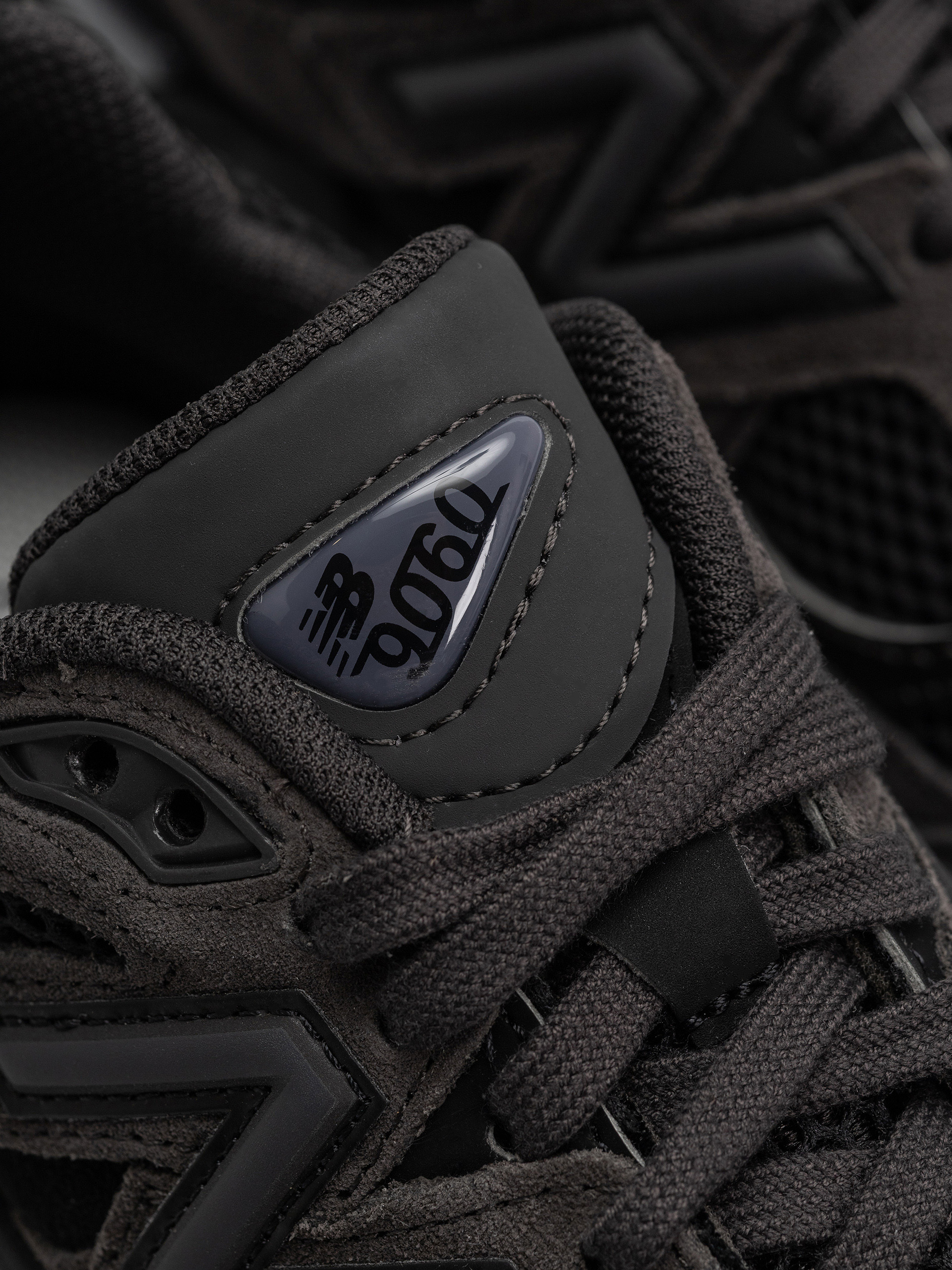 Buty New Balance 9060 JR (black/neptune grey)