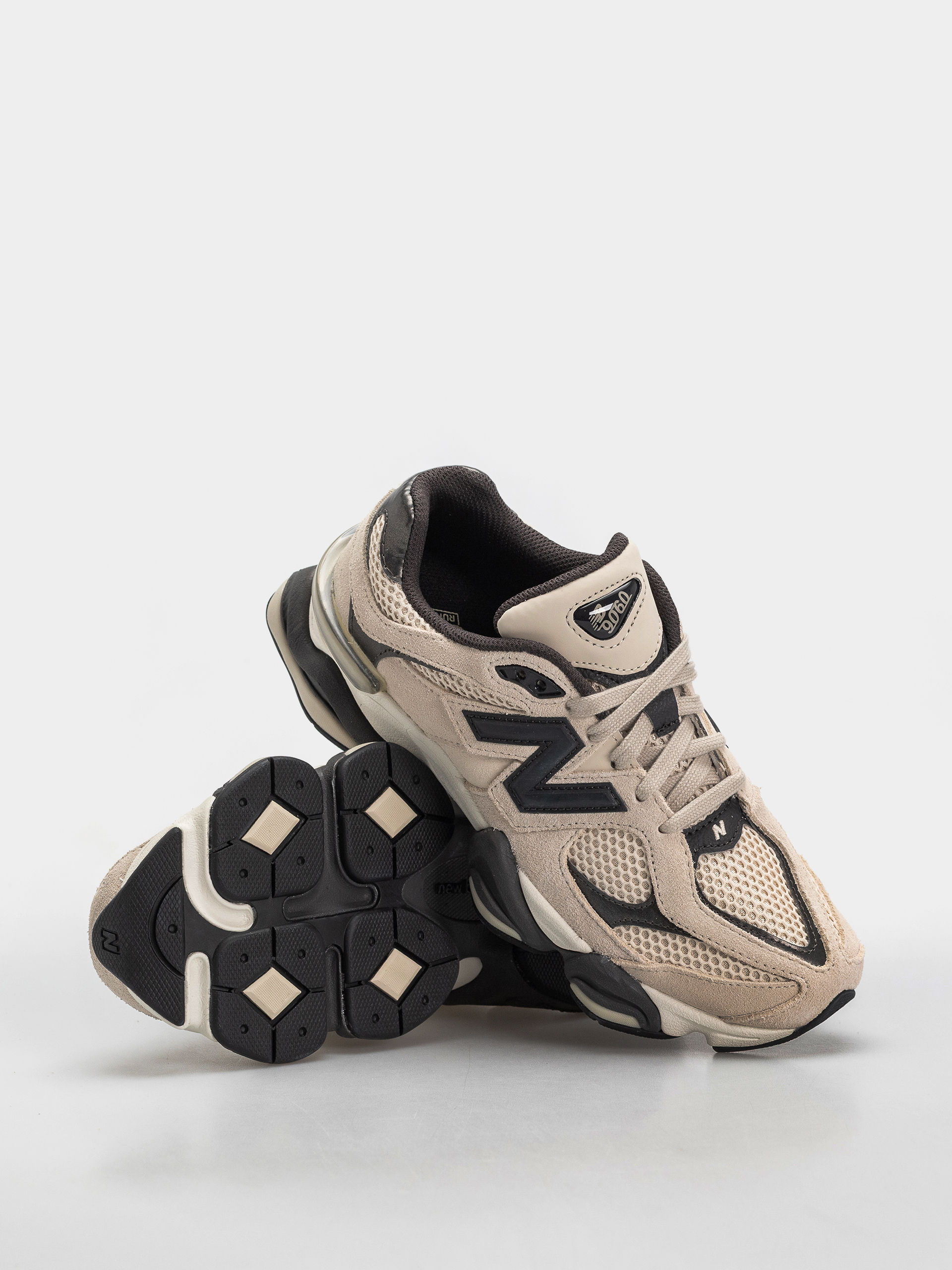 Buty New Balance 9060 (timberwolf/black cement)