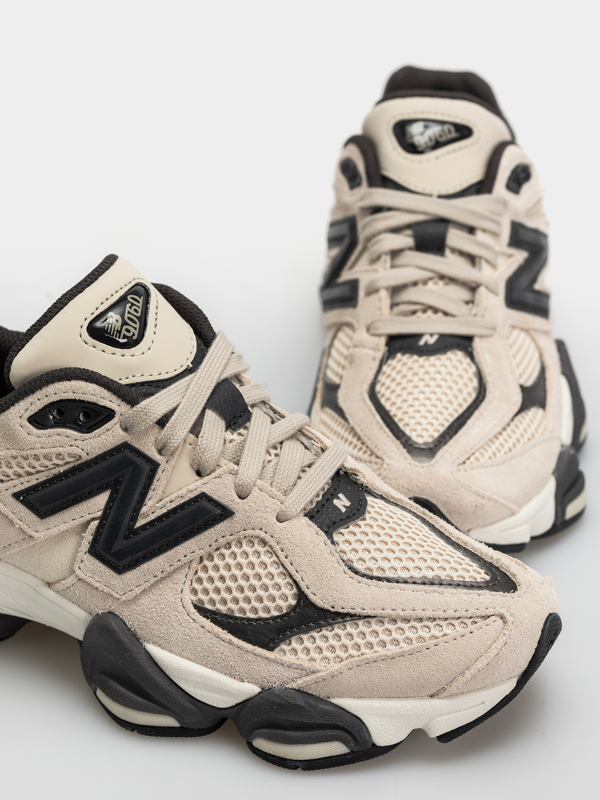 Buty New Balance 9060 (timberwolf/black cement)
