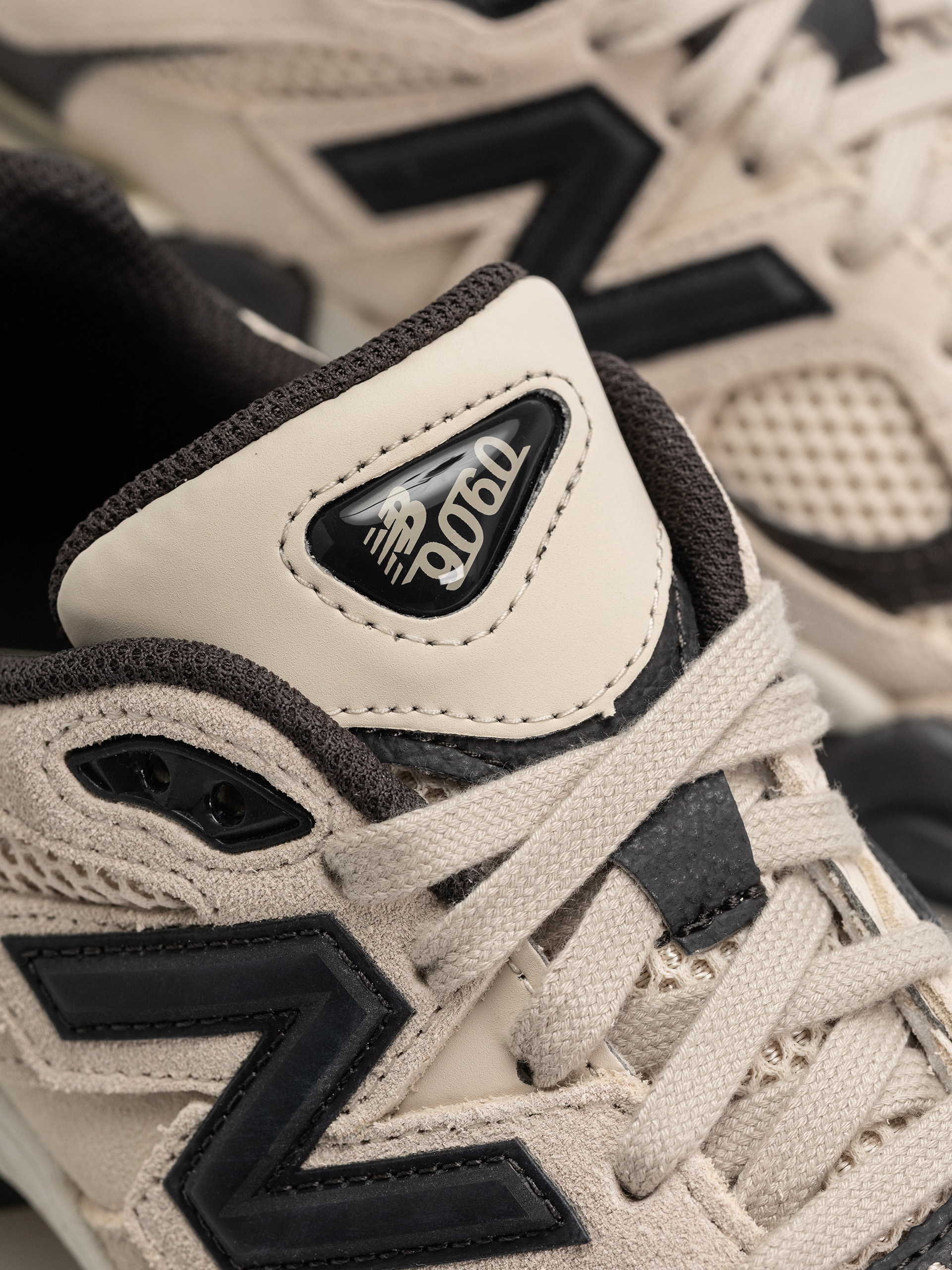 Buty New Balance 9060 (timberwolf/black cement)