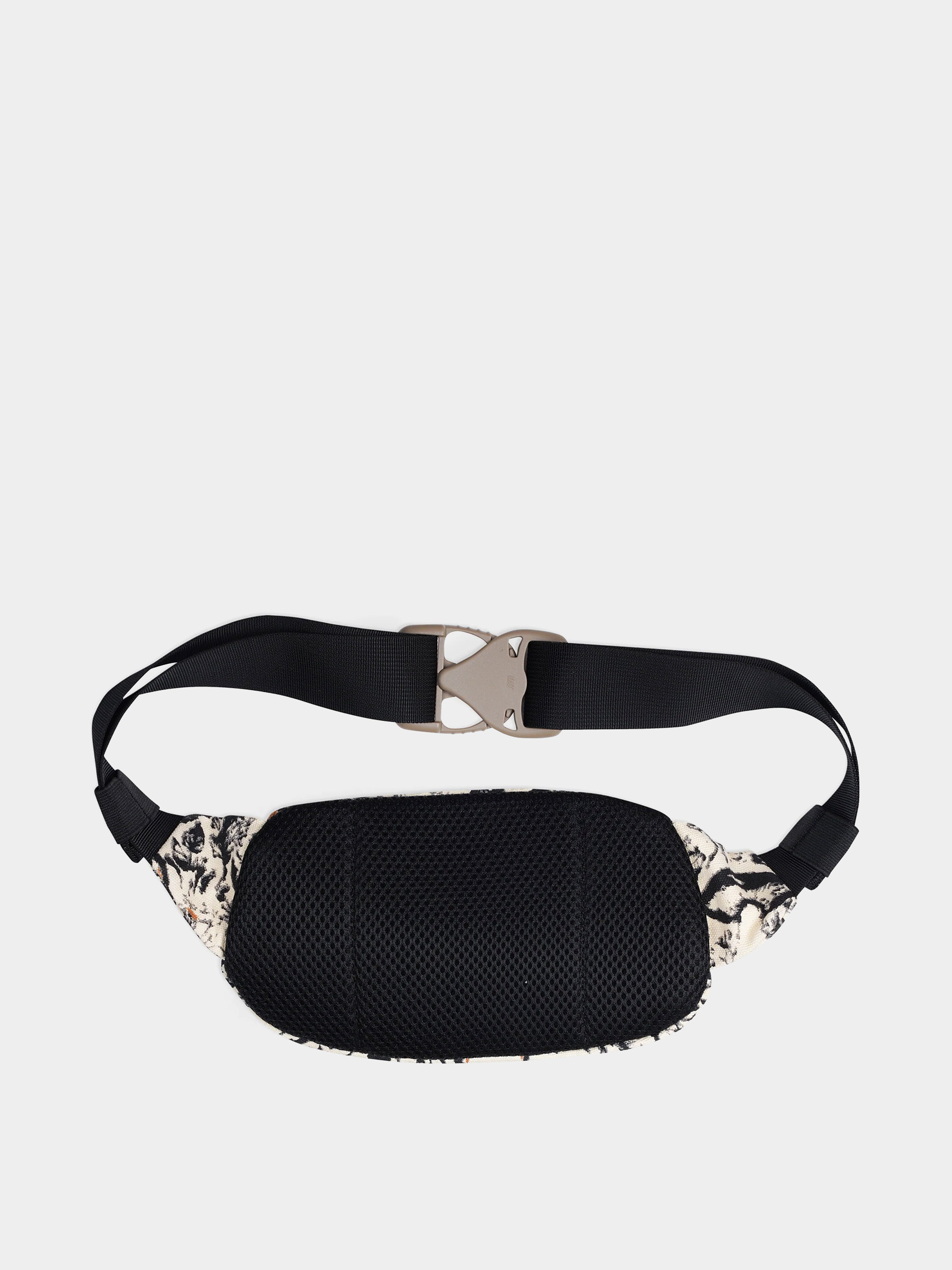 Nerka Kavu Canvas Spectator (mushroom paint)