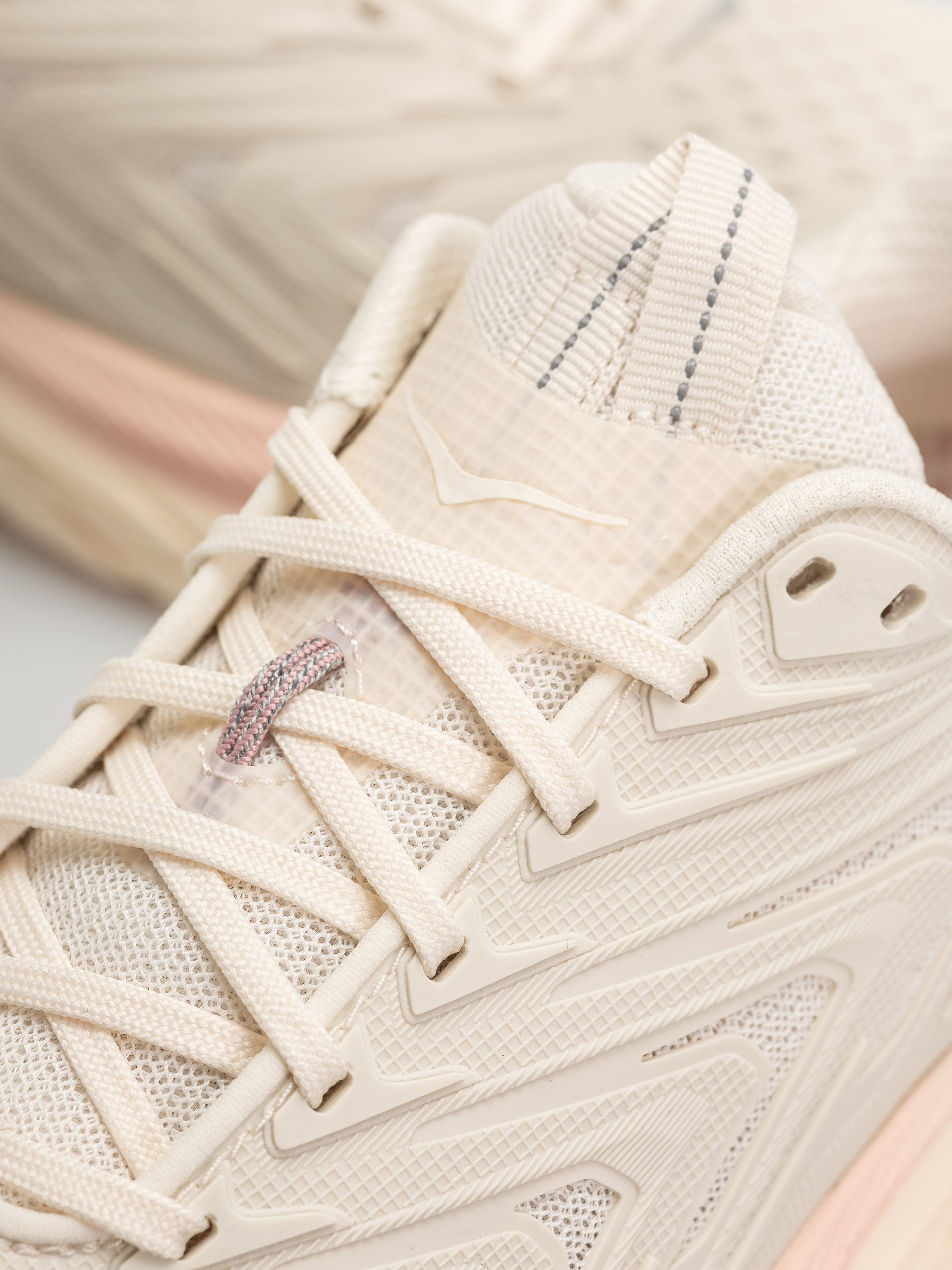 Buty Hoka Clifton UTL Wmn (alabaster/dewy pink)