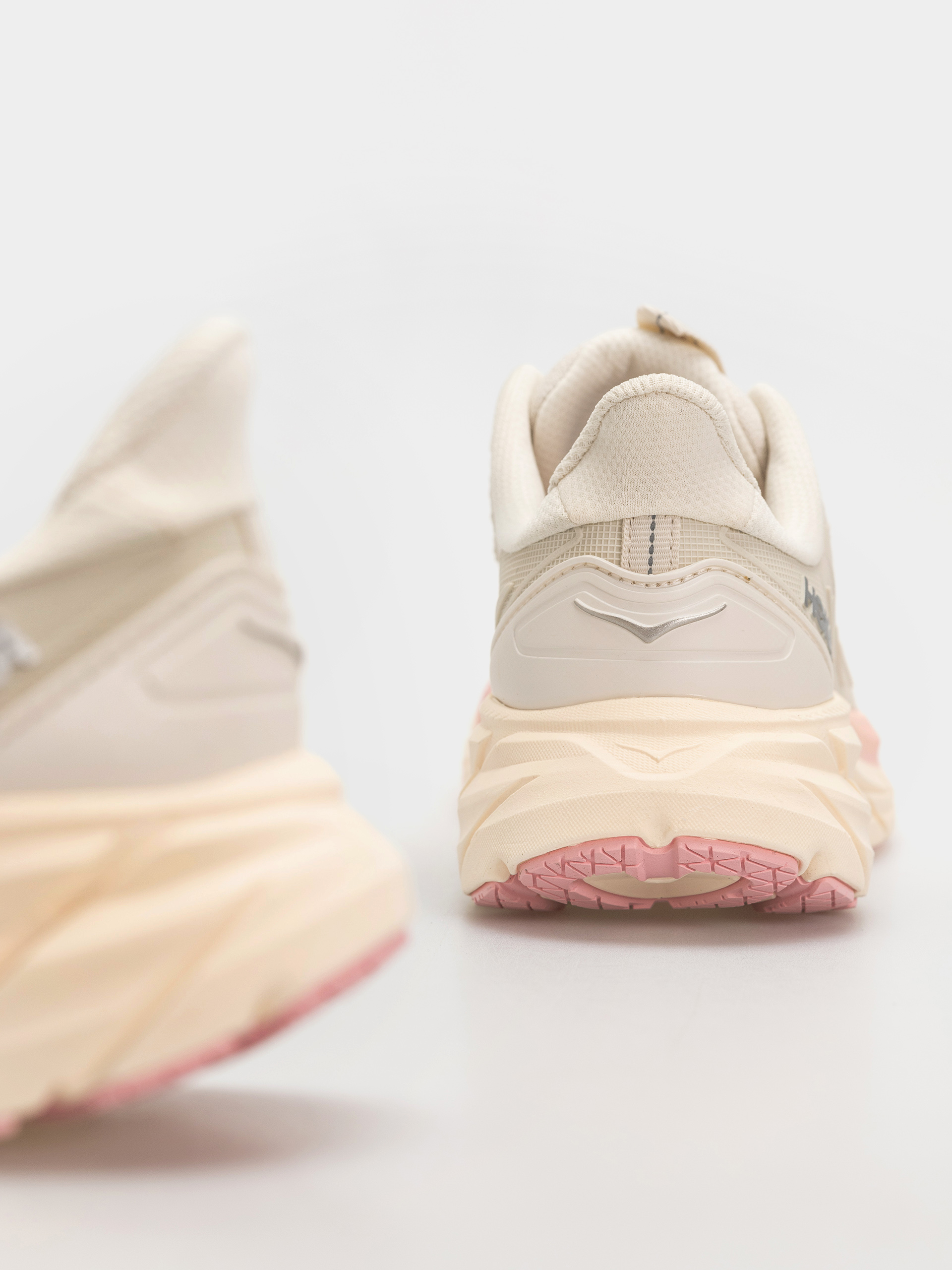 Buty Hoka Clifton UTL Wmn (alabaster/dewy pink)