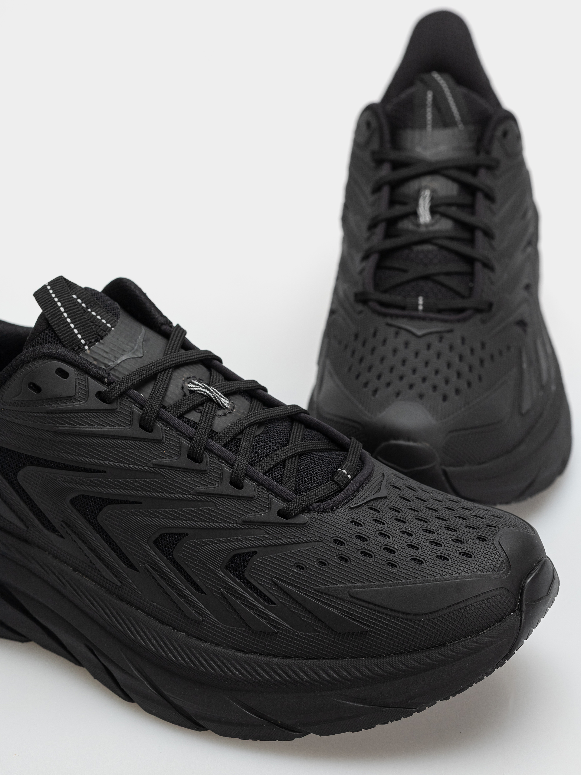 Buty Hoka Clifton UTL (black/black)
