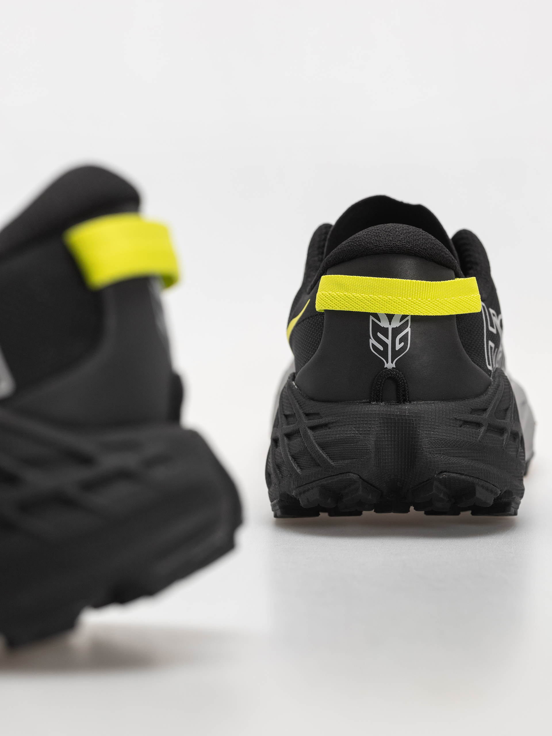 Buty Hoka Speedgoat 7 (black/stellar grey)