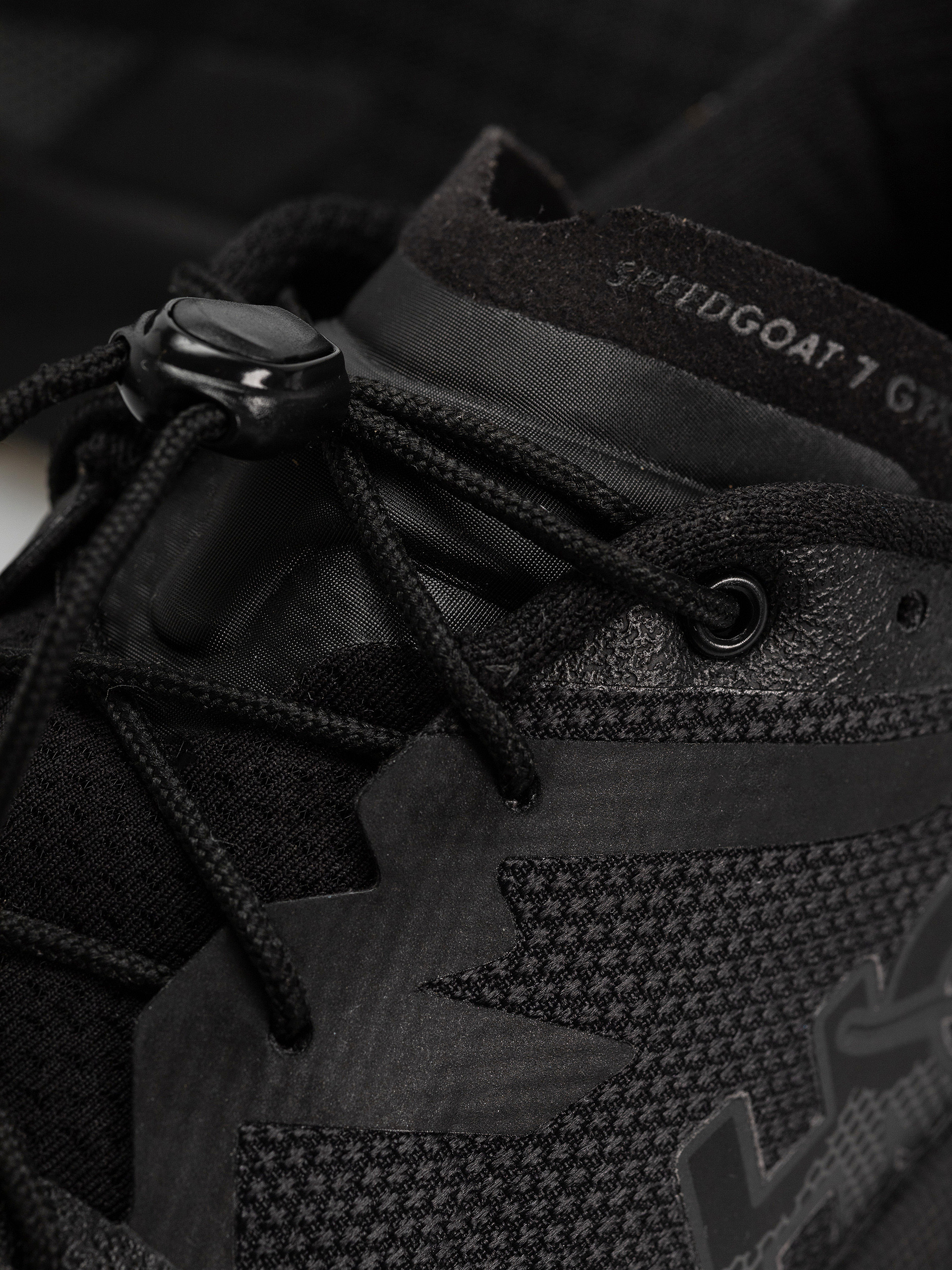 Buty Hoka Speedgoat 7 GTX (black/carbon black)