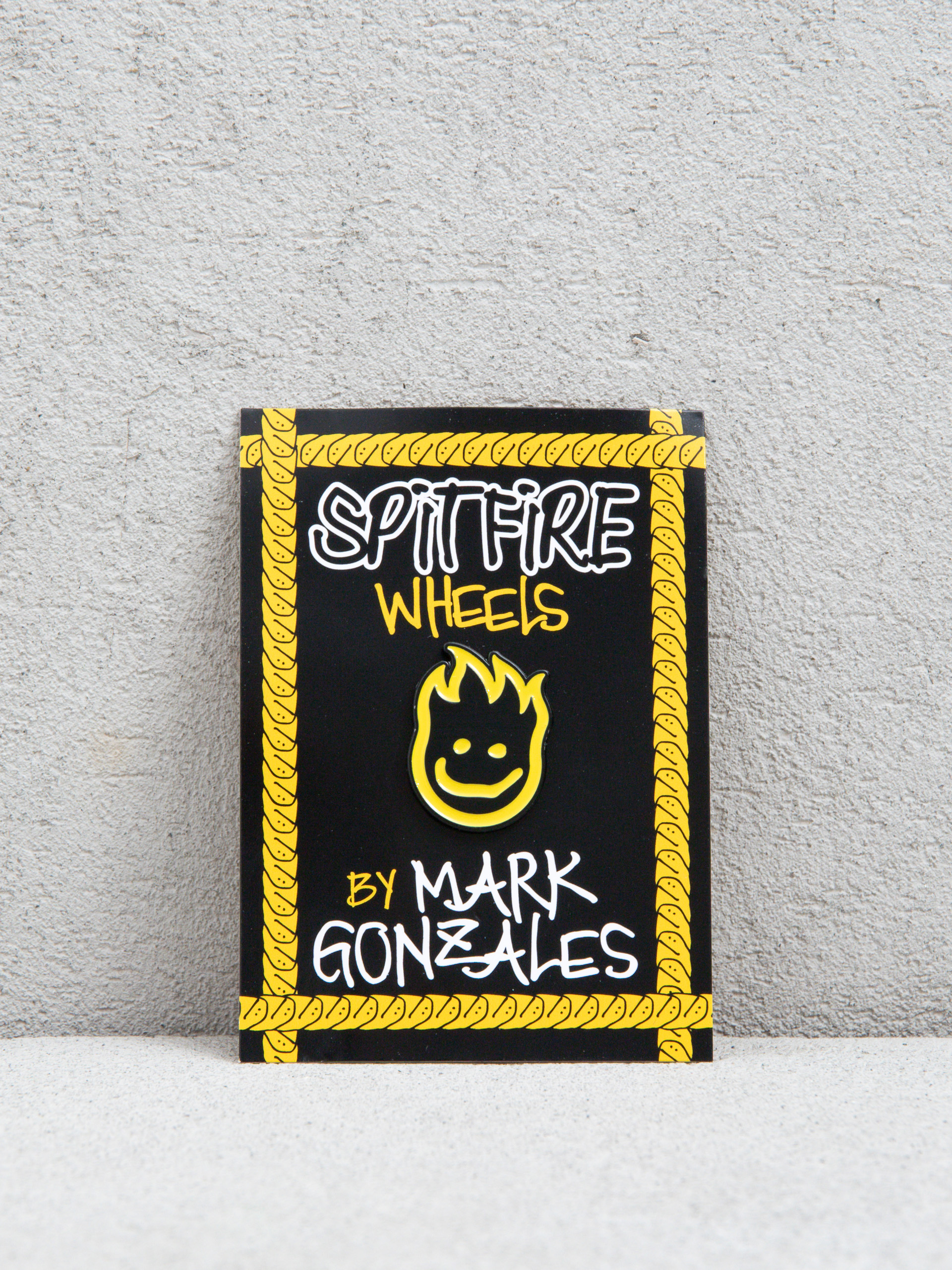 Przypinka Spitfire X Gonz Big Head Pin (black/yellow)