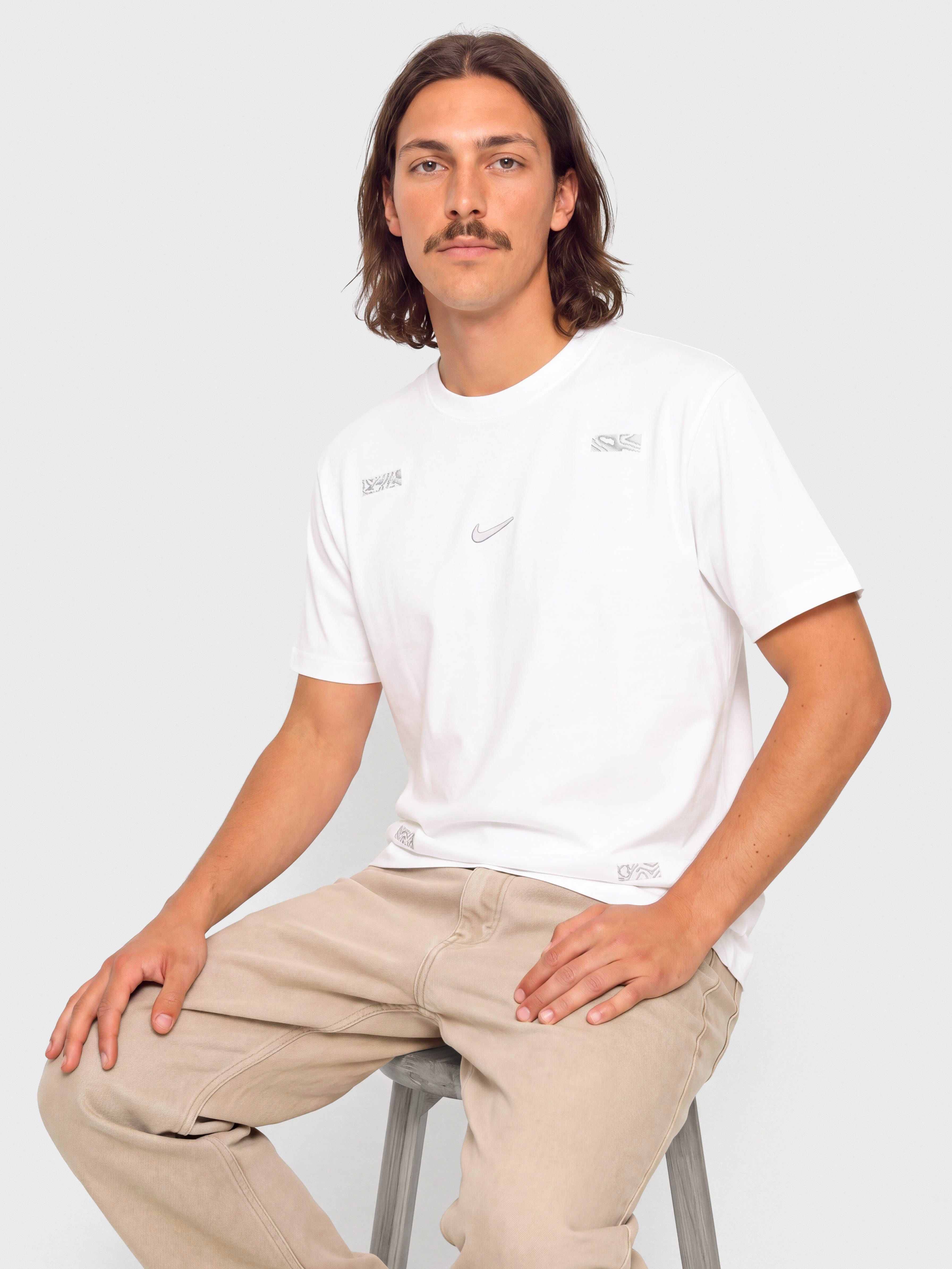 T-shirt Nike SB Front Swoosh (off white)
