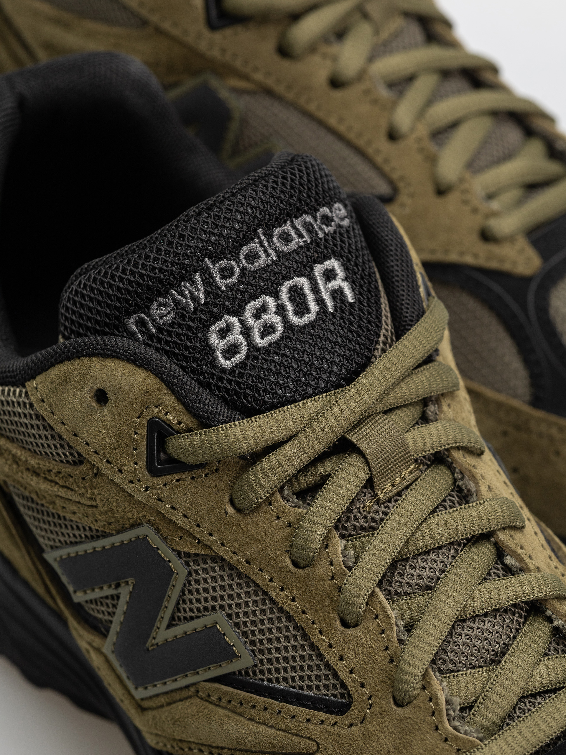 Buty New Balance 880R (wakame/black)