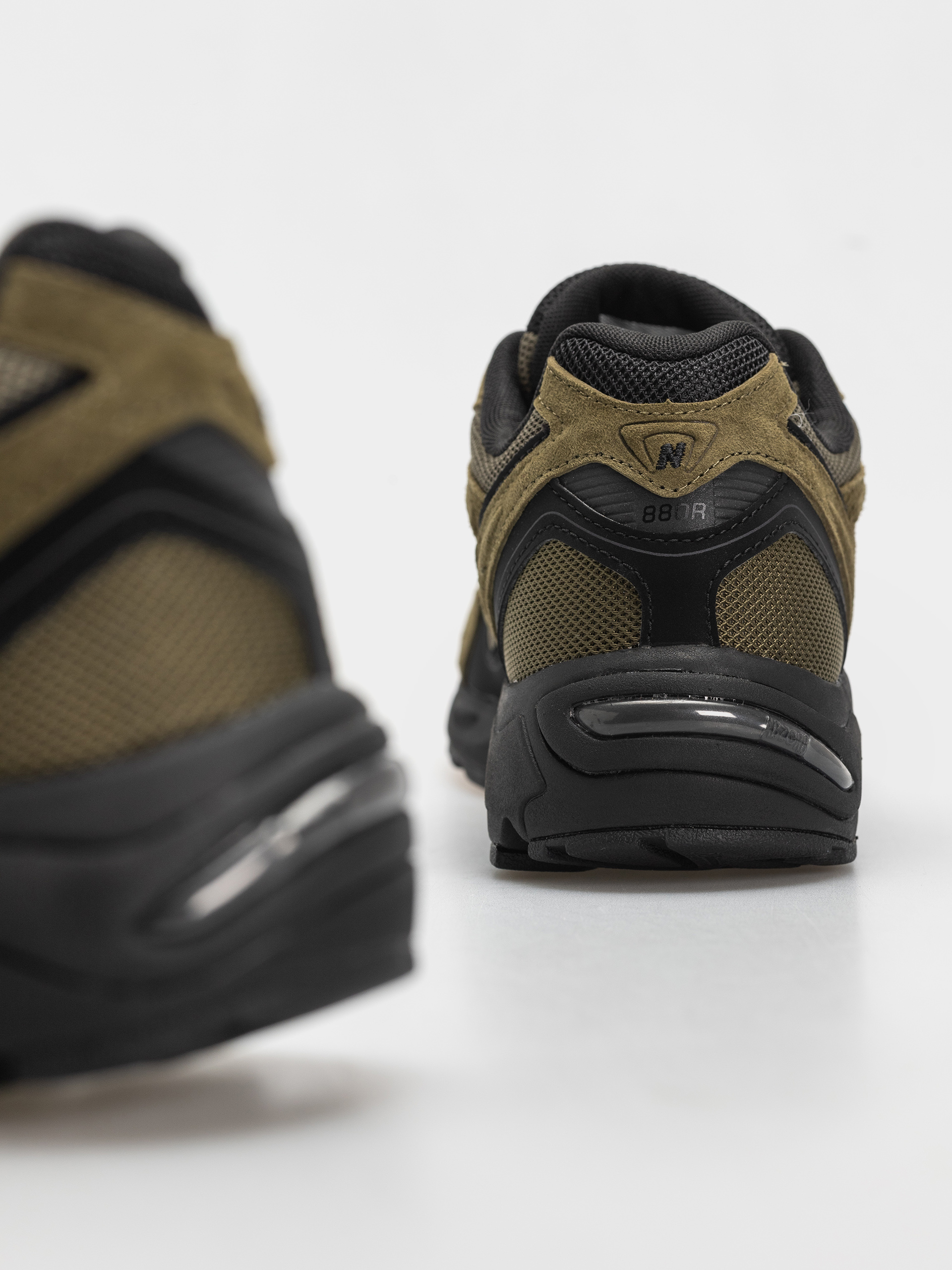 Buty New Balance 880R (wakame/black)