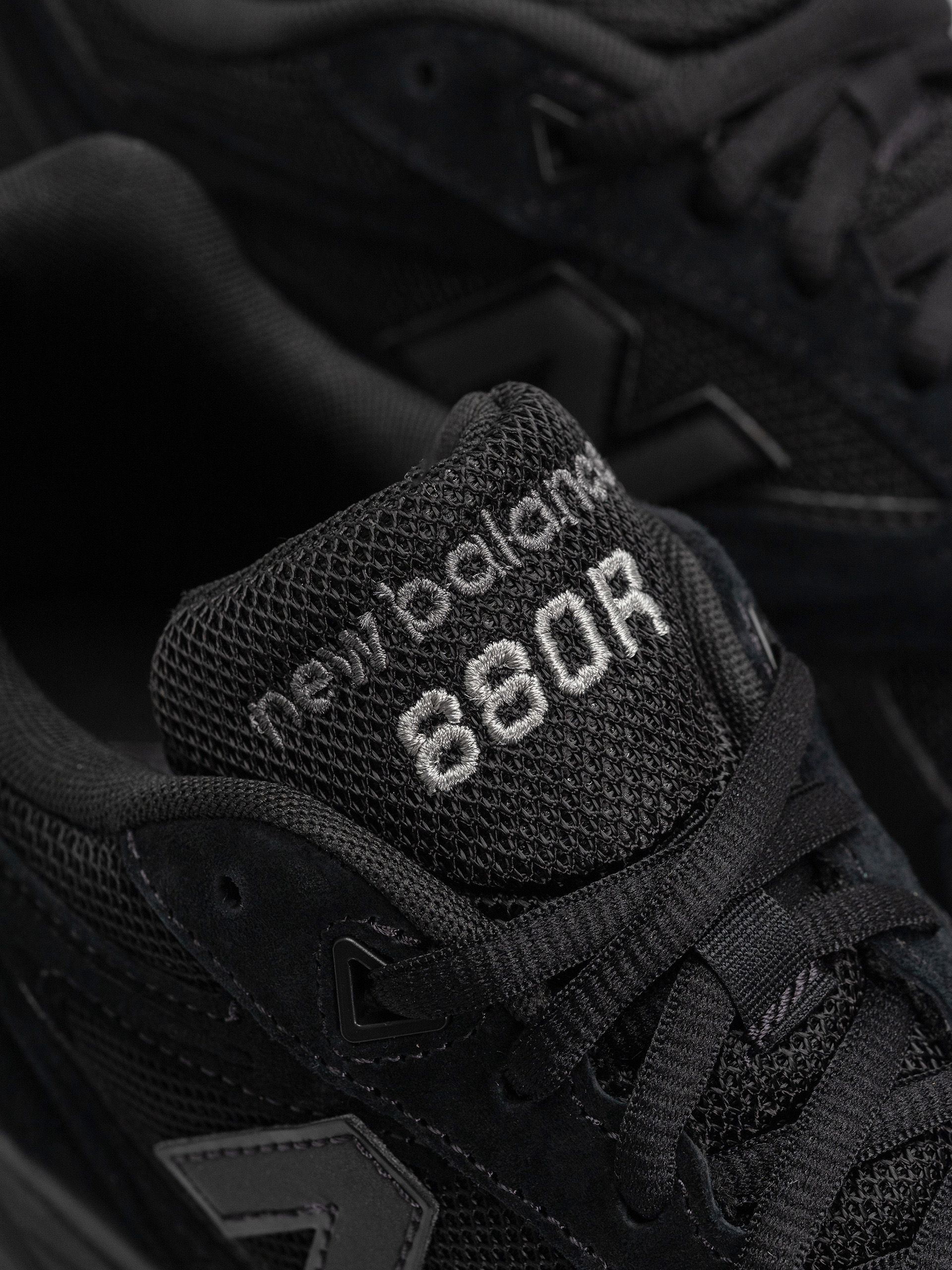 Buty New Balance 880R (black/black)
