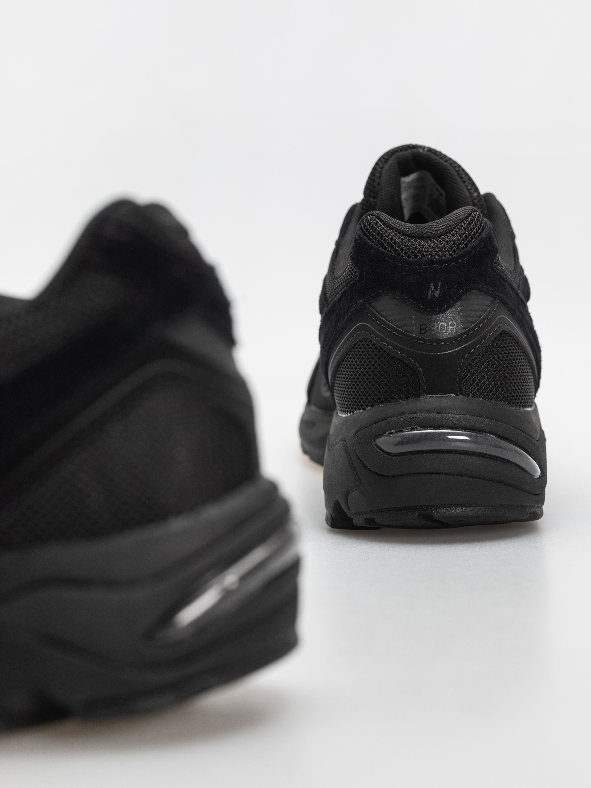 Buty New Balance 880R (black/black)