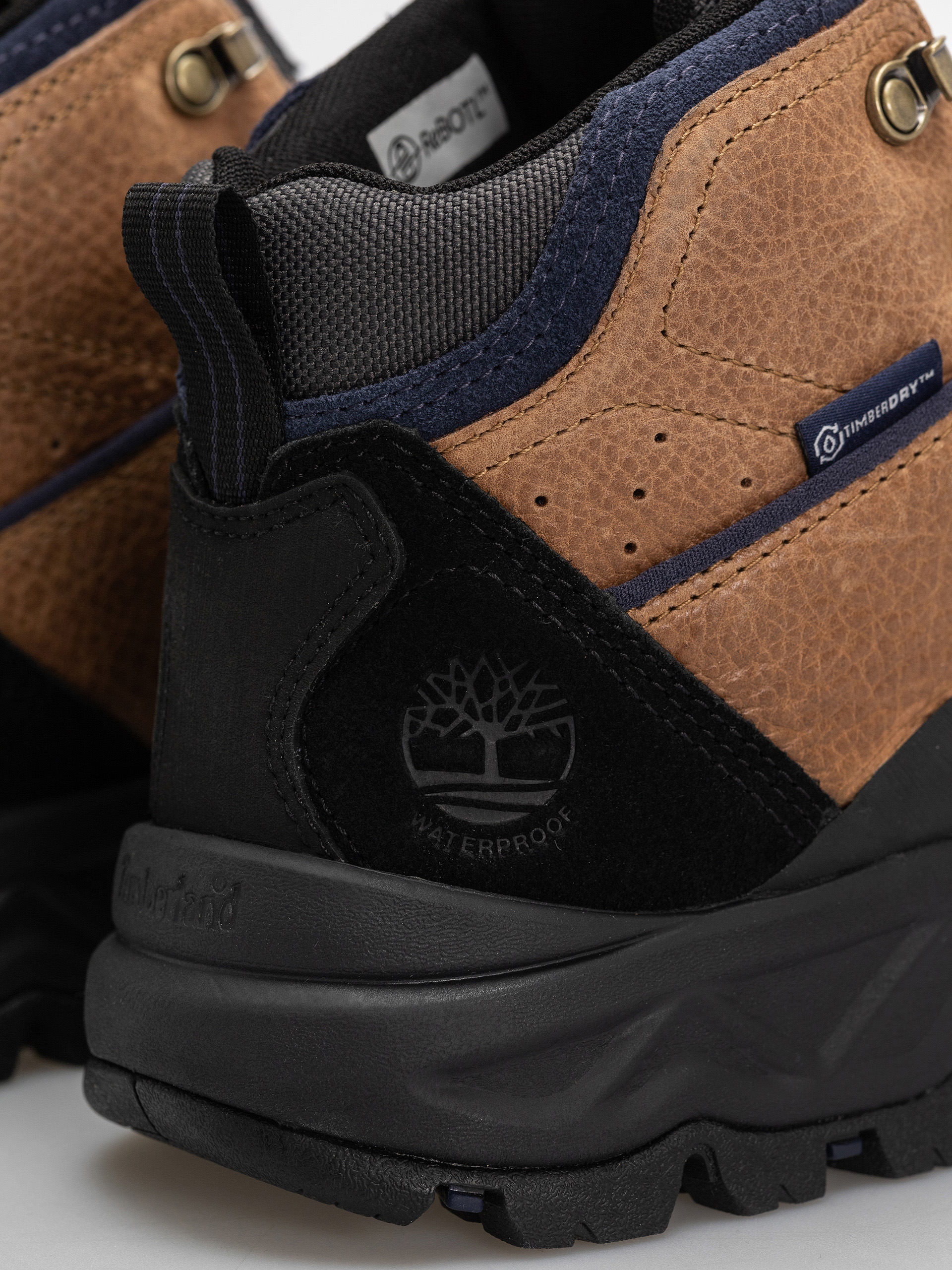 Buty zimowe Timberland Mt Maddsen 2.0 Mid Lc (medium brown suede)