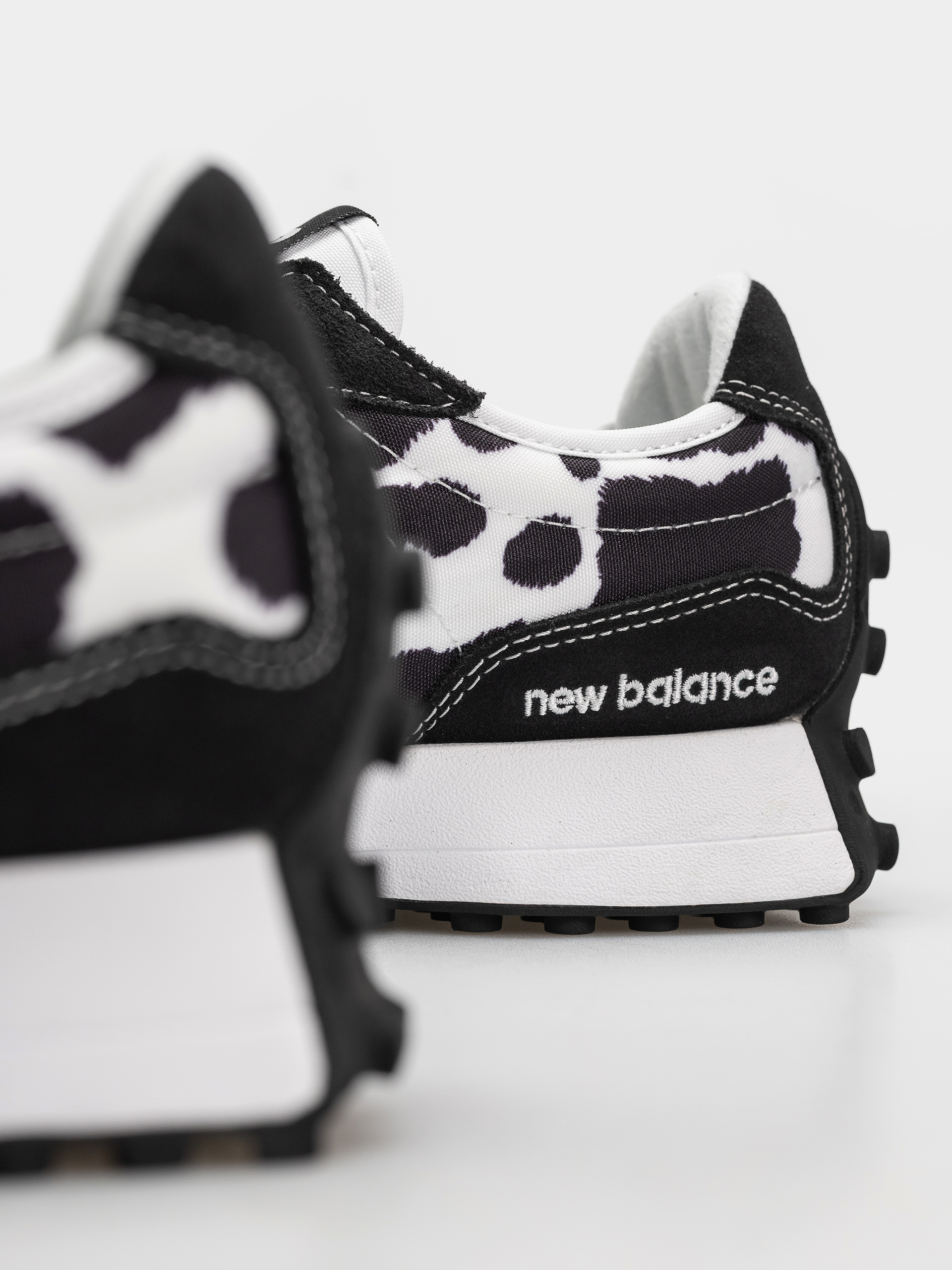 Buty New Balance 327 Wmn (breakfast tea/pumpernickel/sea salt)