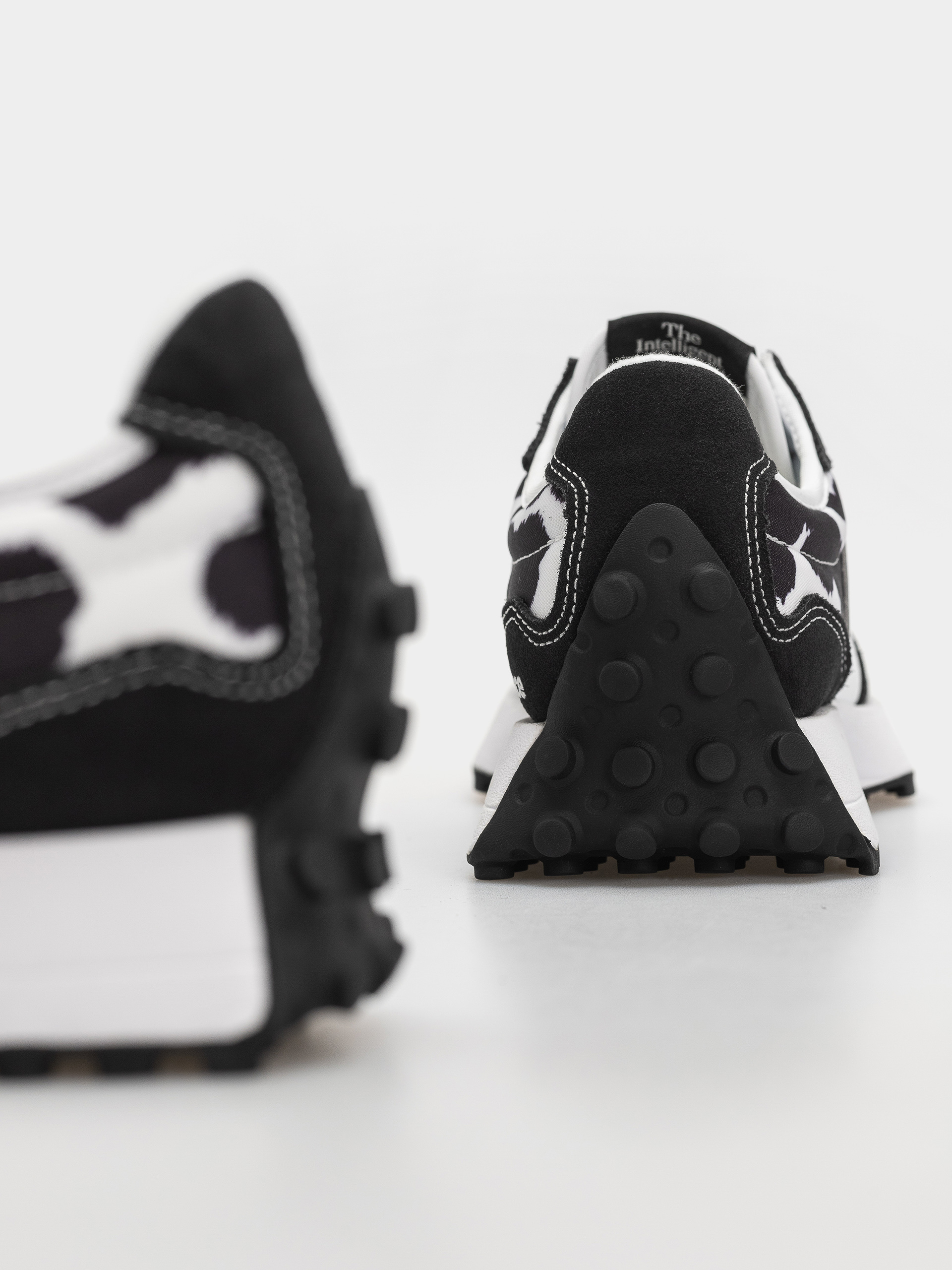 Buty New Balance 327 Wmn (breakfast tea/pumpernickel/sea salt)