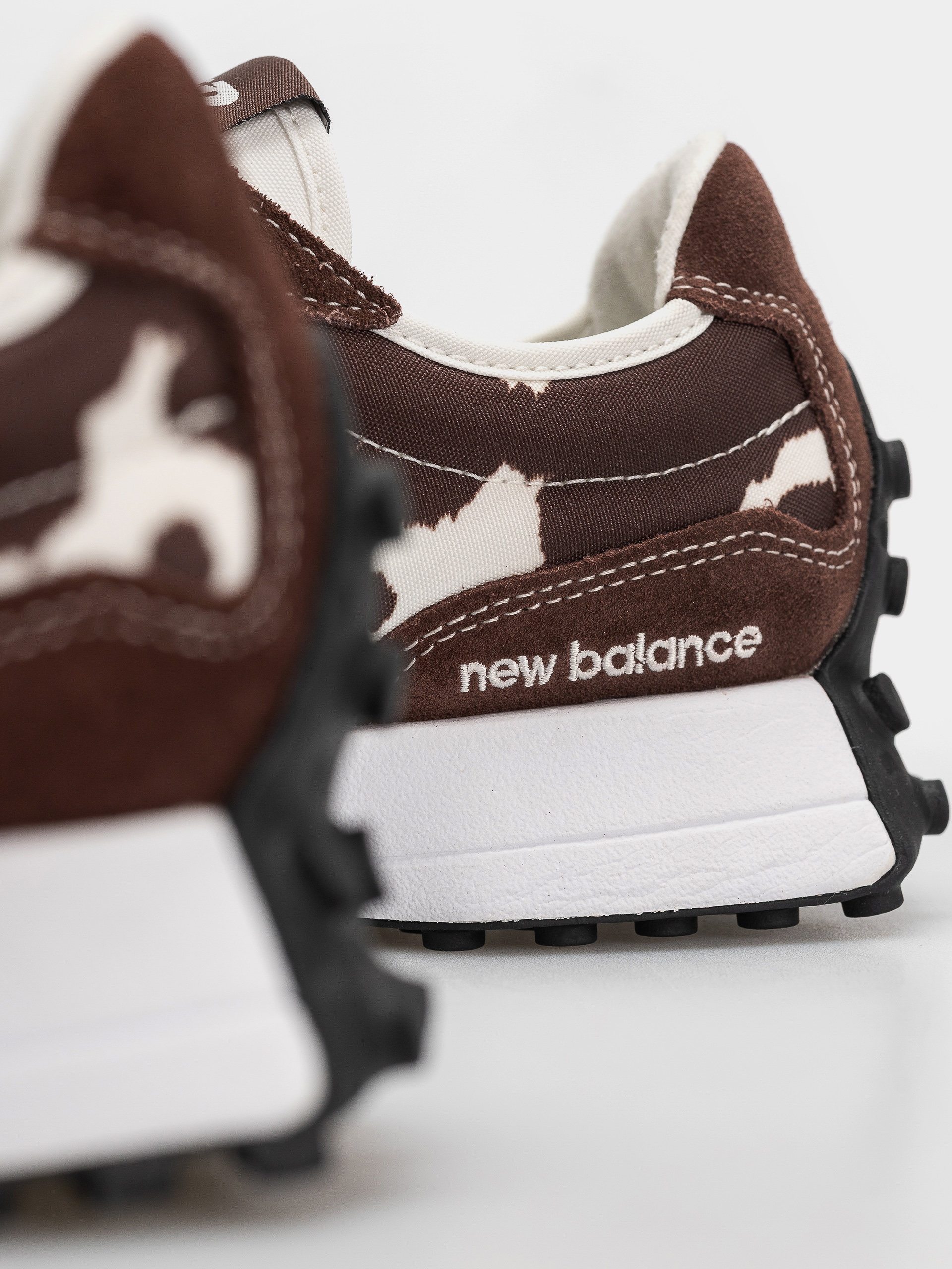 Buty New Balance 327 Wmn (pumpernickel/sea salt)