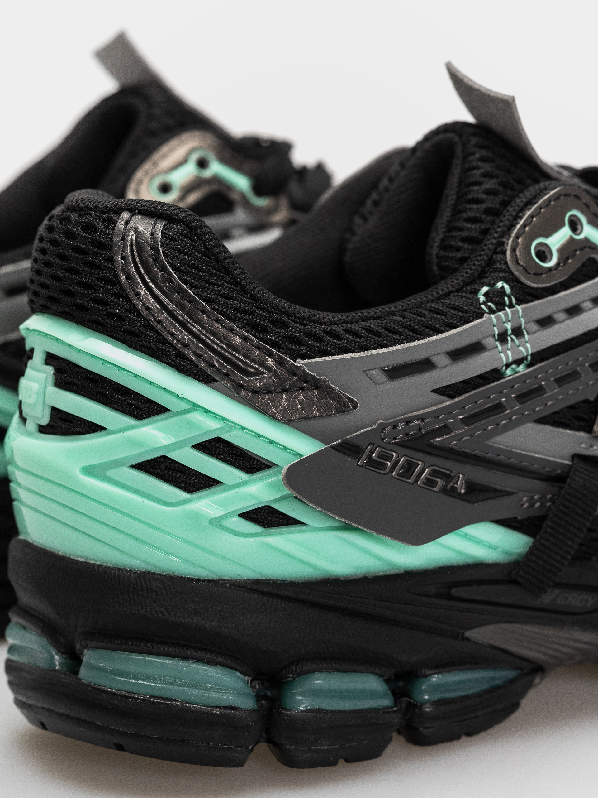 Buty New Balance 1906 (black/bright mint)