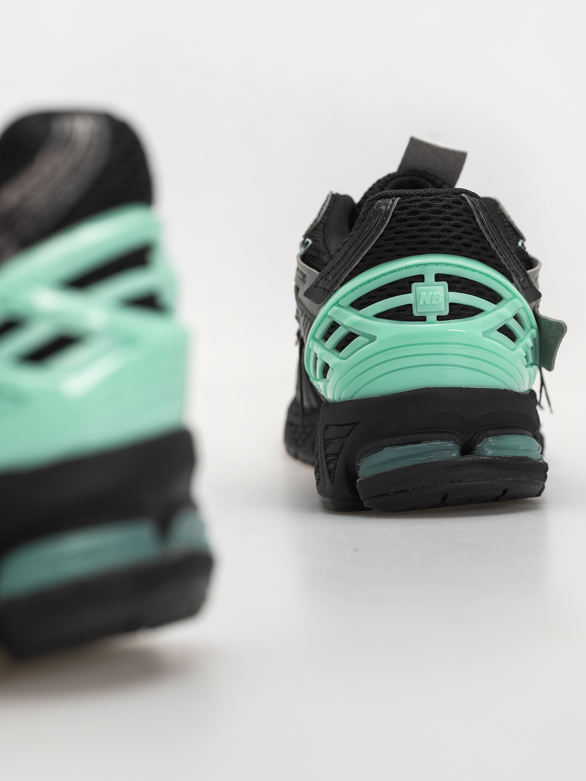 Buty New Balance 1906 (black/bright mint)