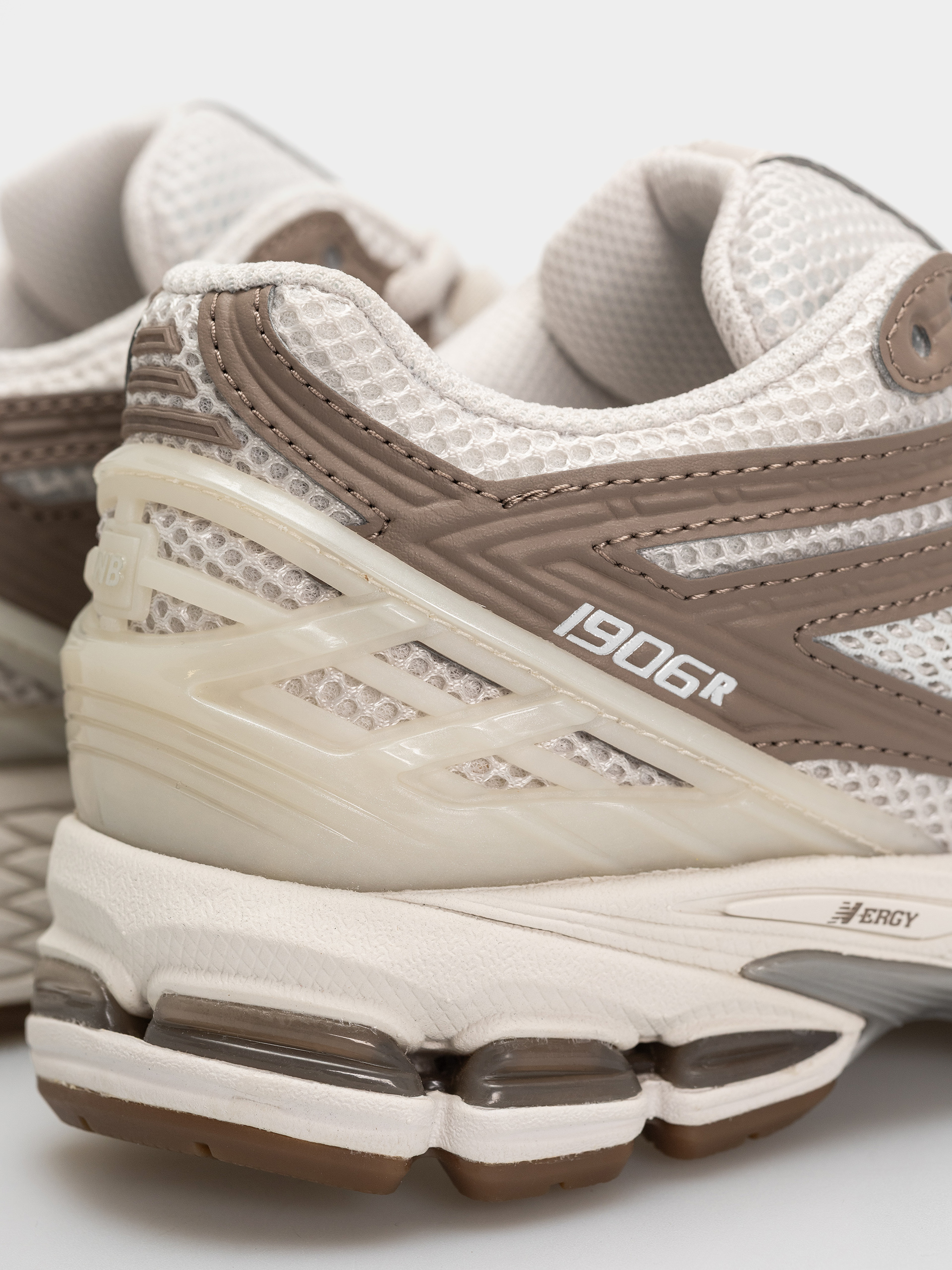 Buty New Balance 1906 (moonbeam/mushroom)