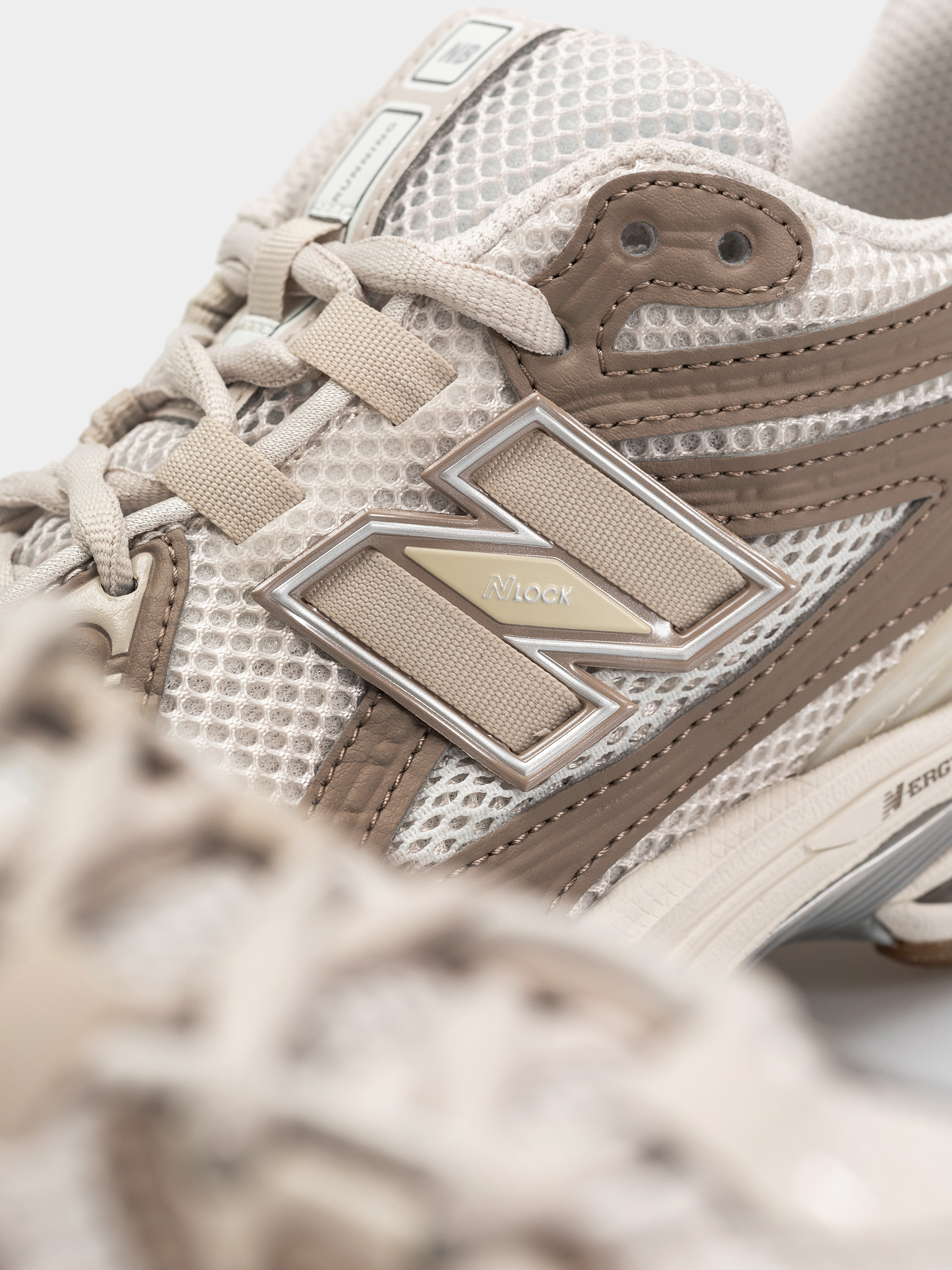 Buty New Balance 1906 (moonbeam/mushroom)