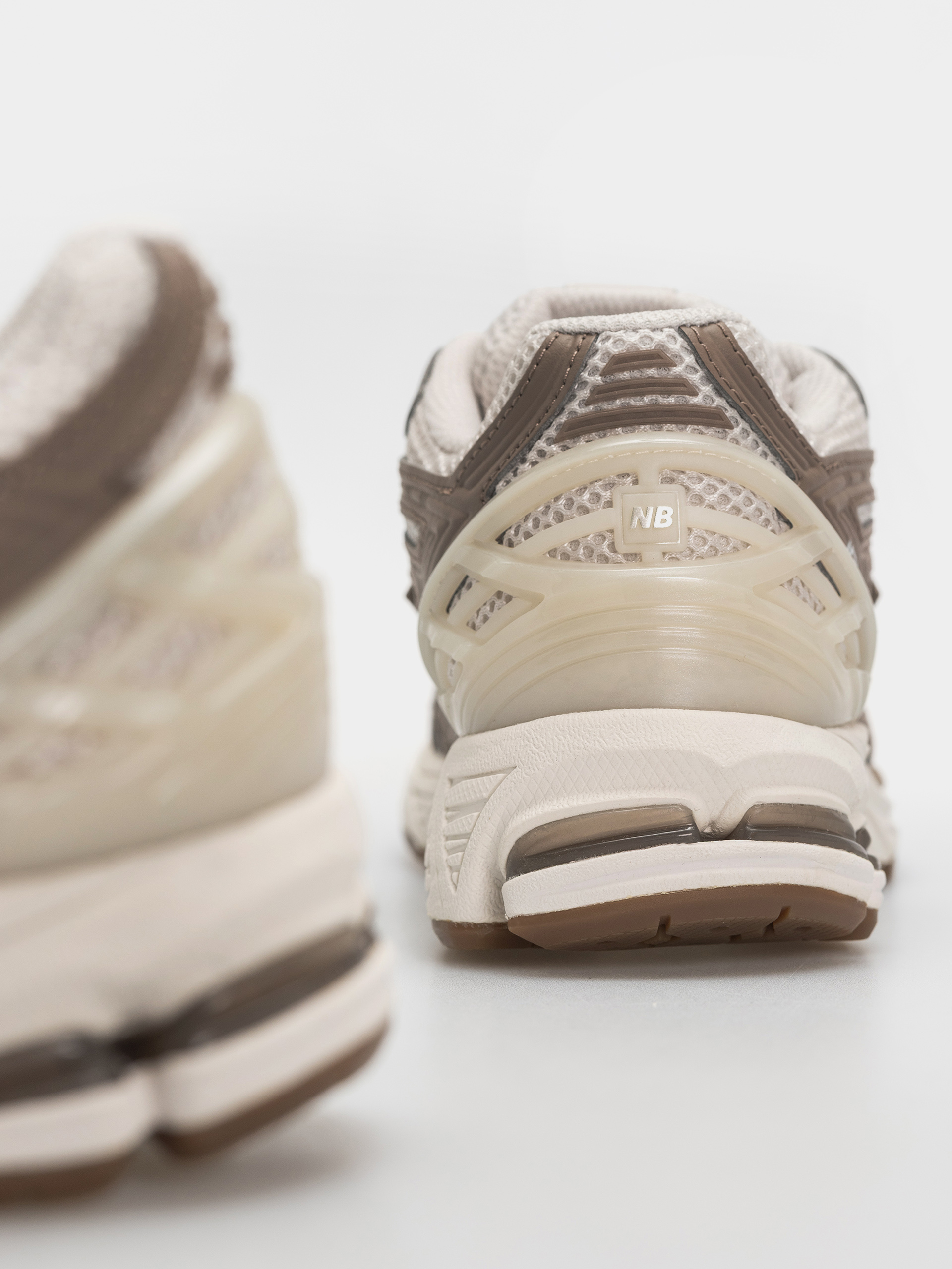 Buty New Balance 1906 (moonbeam/mushroom)