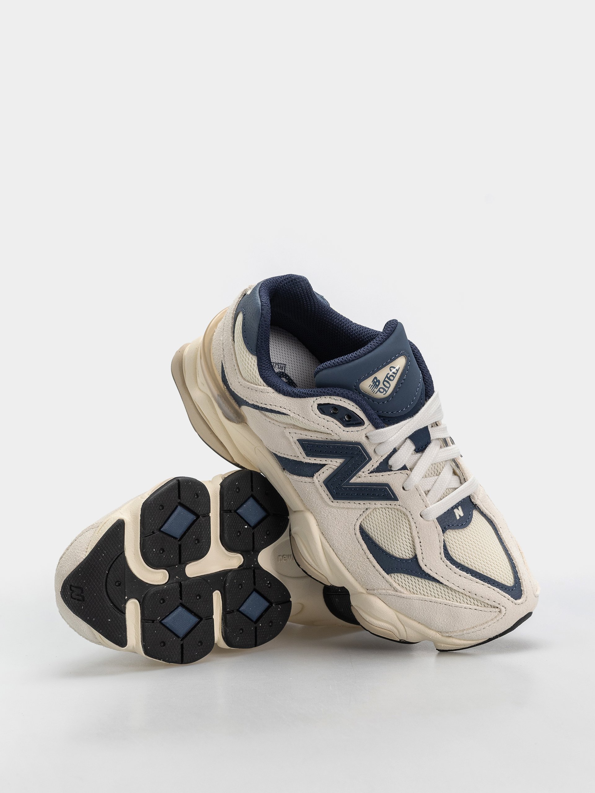 Buty New Balance 9060 JR (nb navy/linen)
