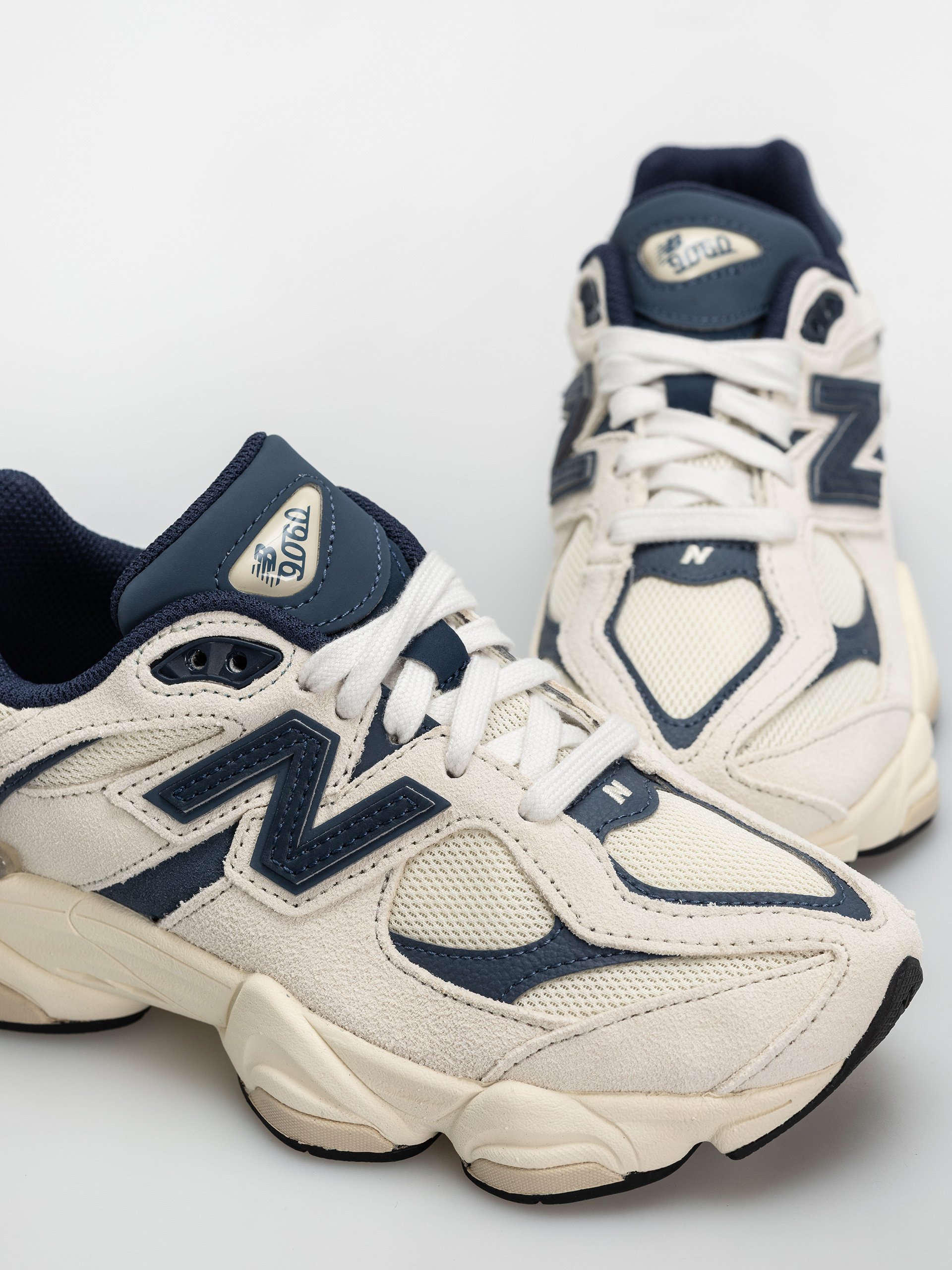Buty New Balance 9060 JR (nb navy/linen)