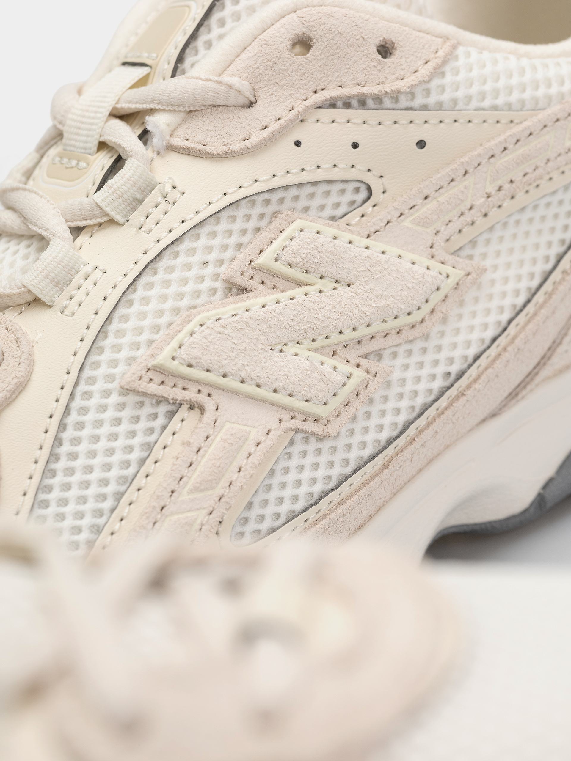 Buty New Balance 204L (angora/linen)