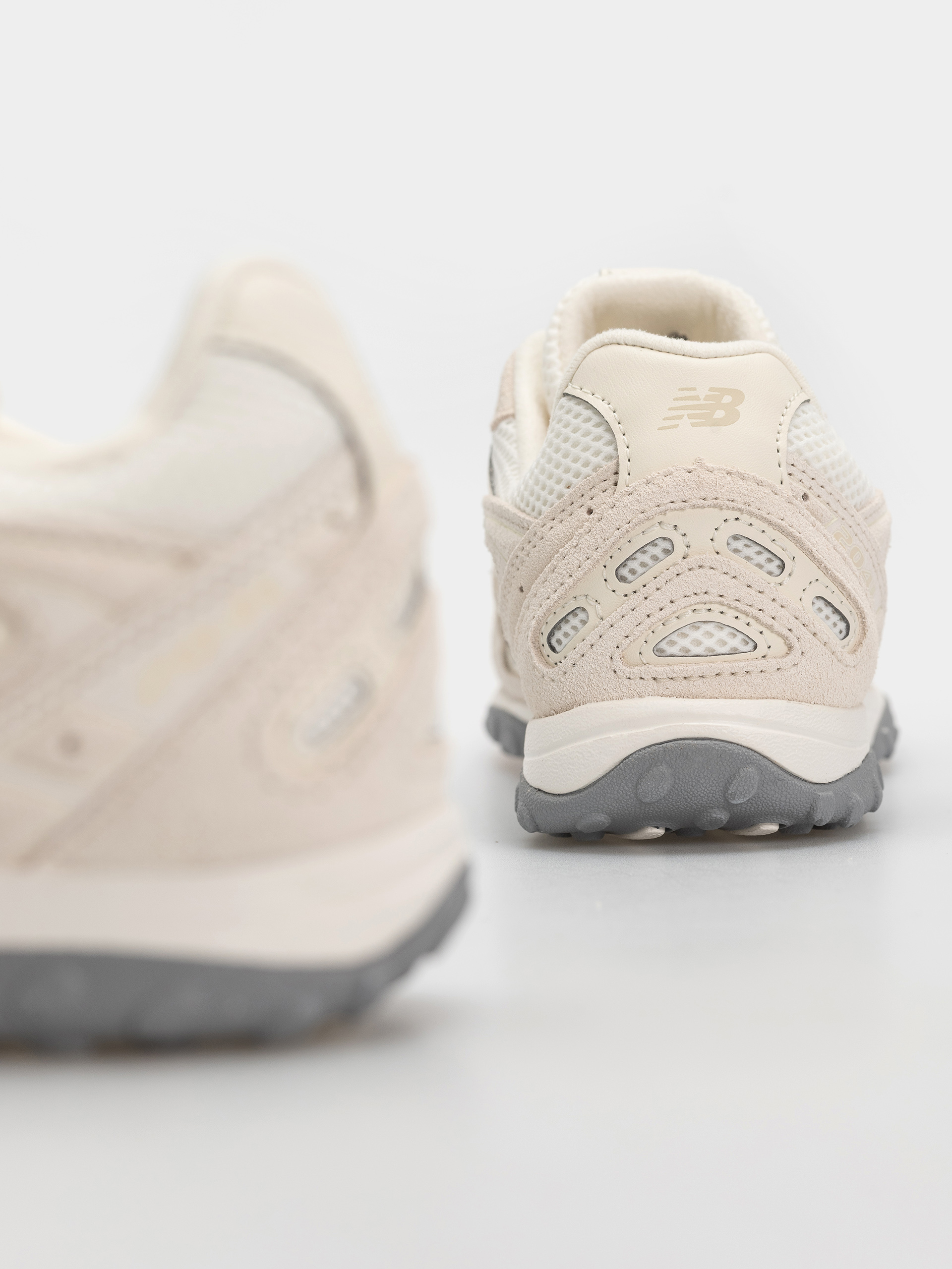 Buty New Balance 204L (angora/linen)