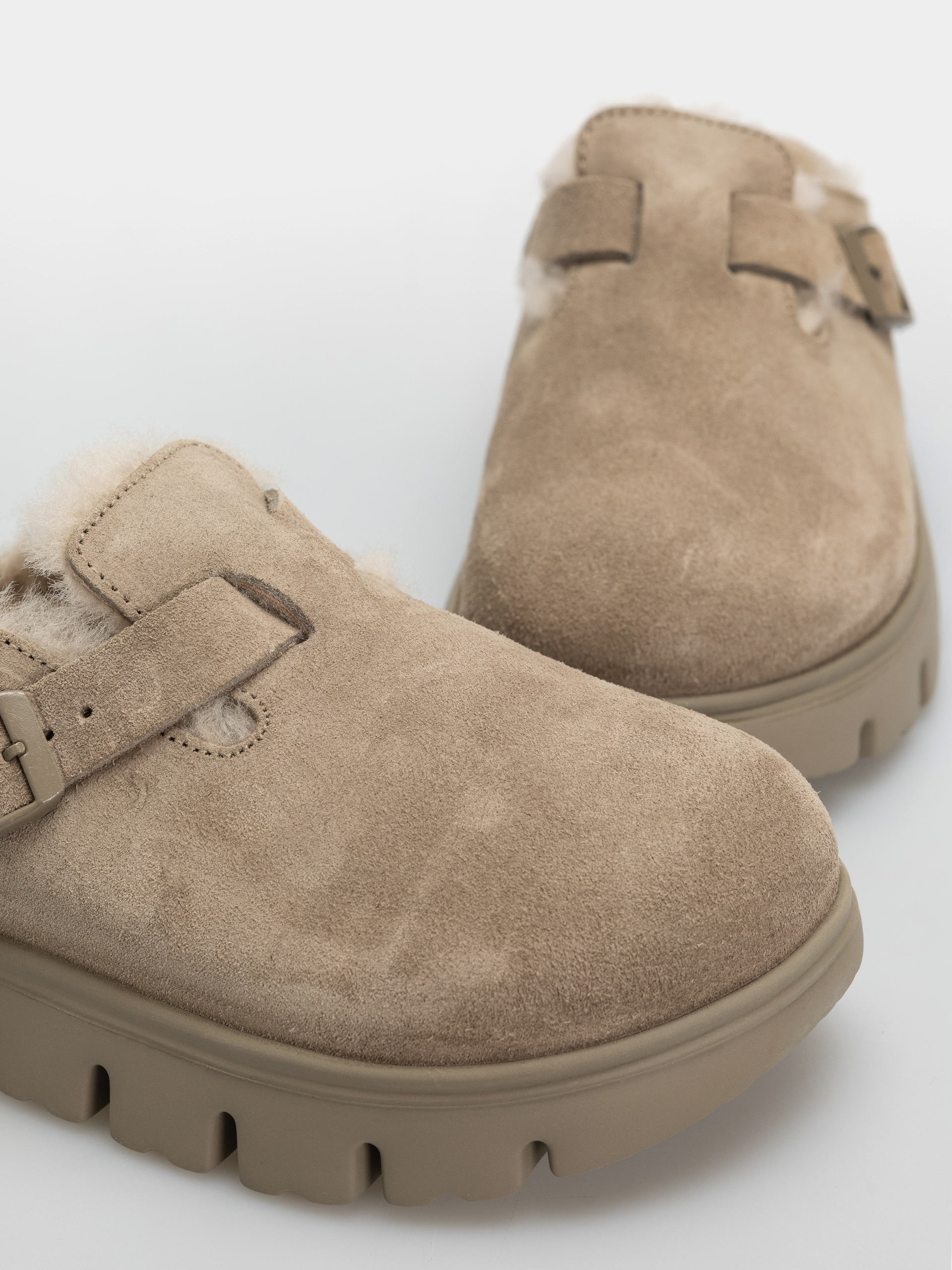 Klapki Birkenstock Boston Chunky Shearling Suede Leather Narrow Wmn (taupe)