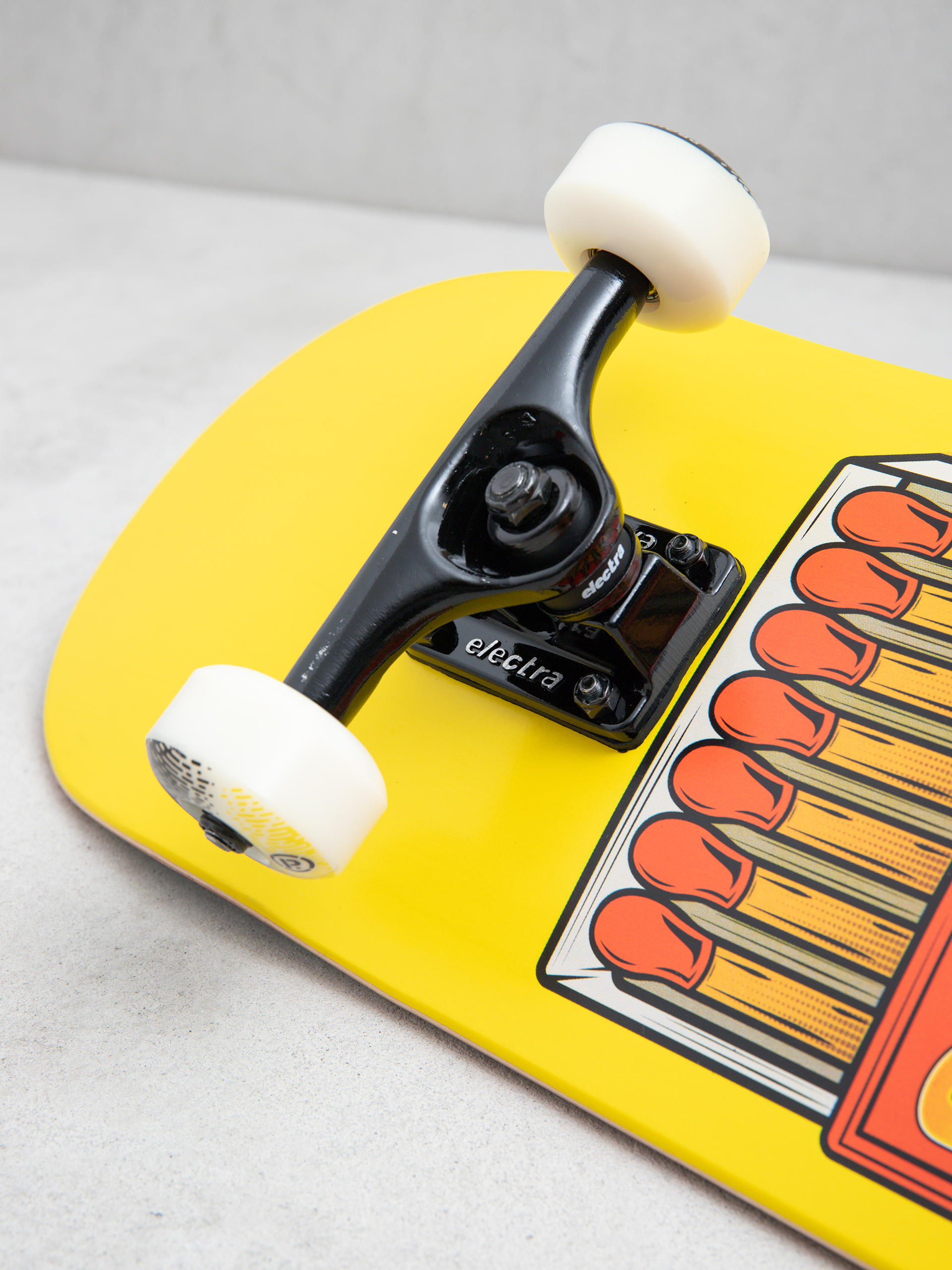 Deskorolka Cartel Skateboards Firestarter (yellow)
