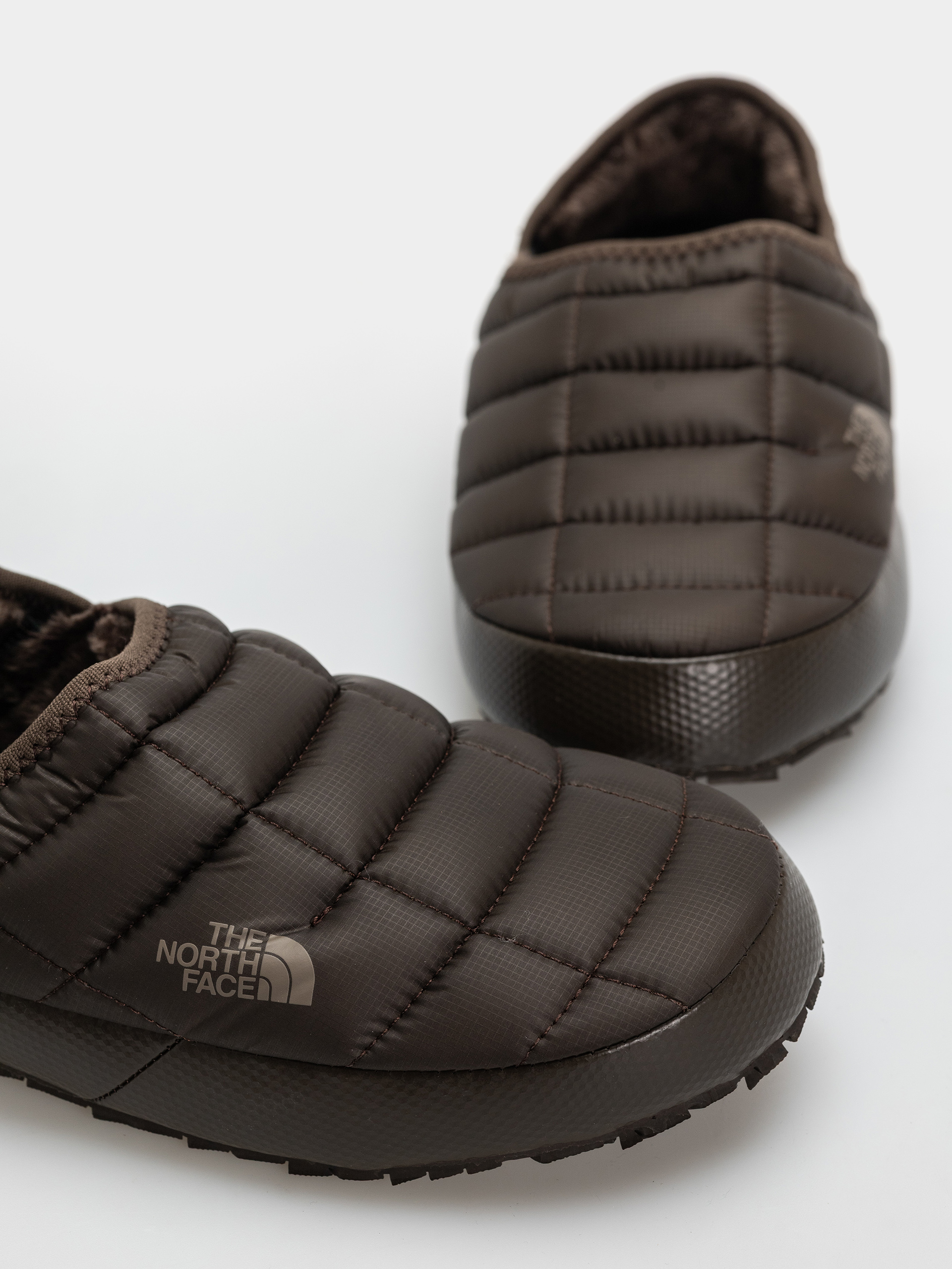 Buty The North Face Thermoball Traction Mule V Wmn (dark chestnut/dark chestnut)