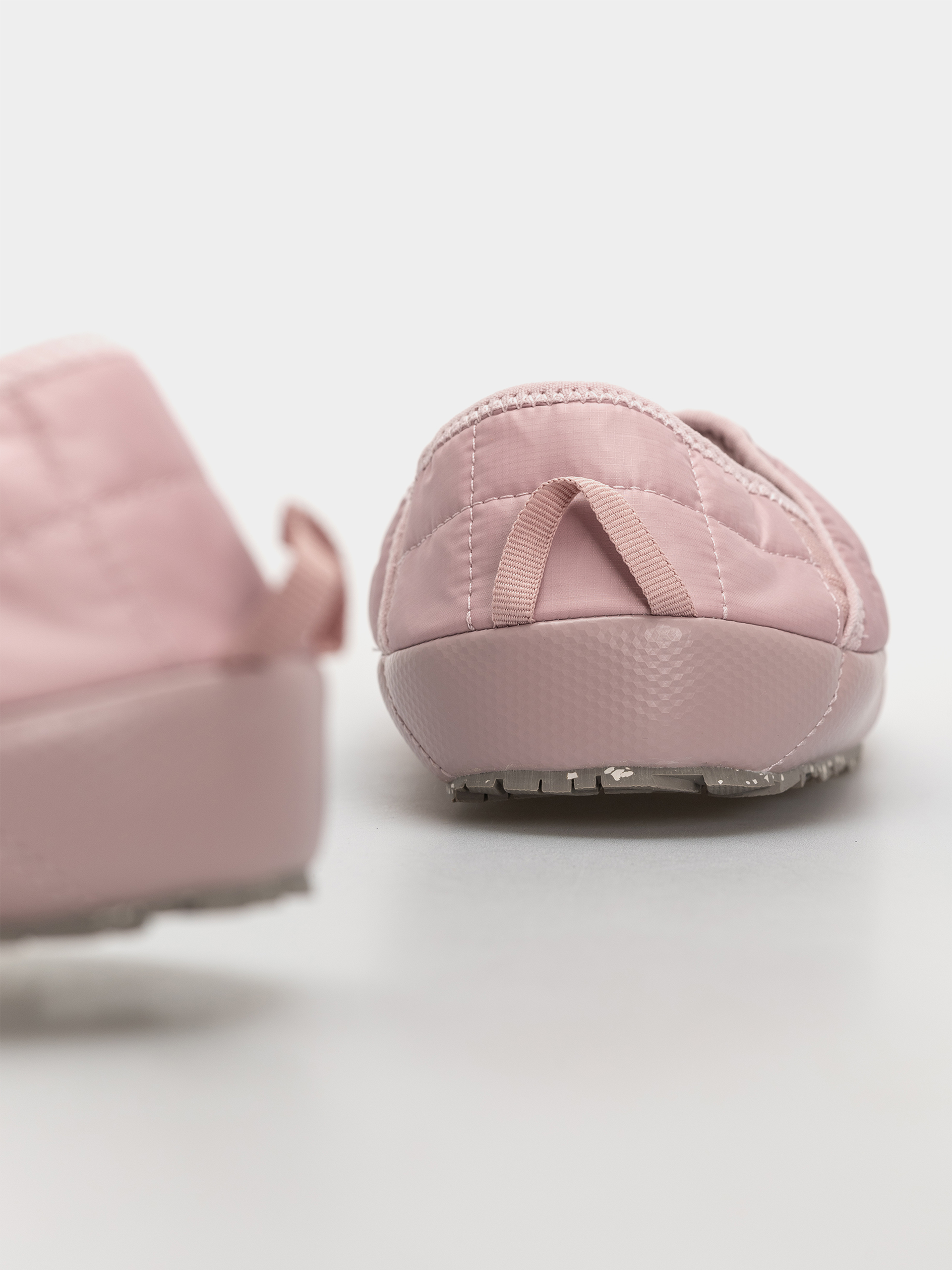 Buty The North Face Thermoball Traction Mule V Wmn (metal pink/stone slab)