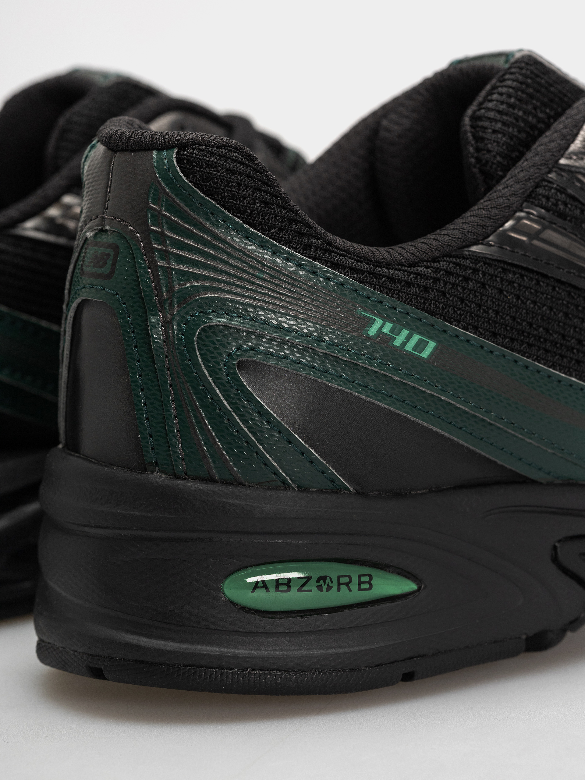Buty New Balance 740 (black/nordic green)