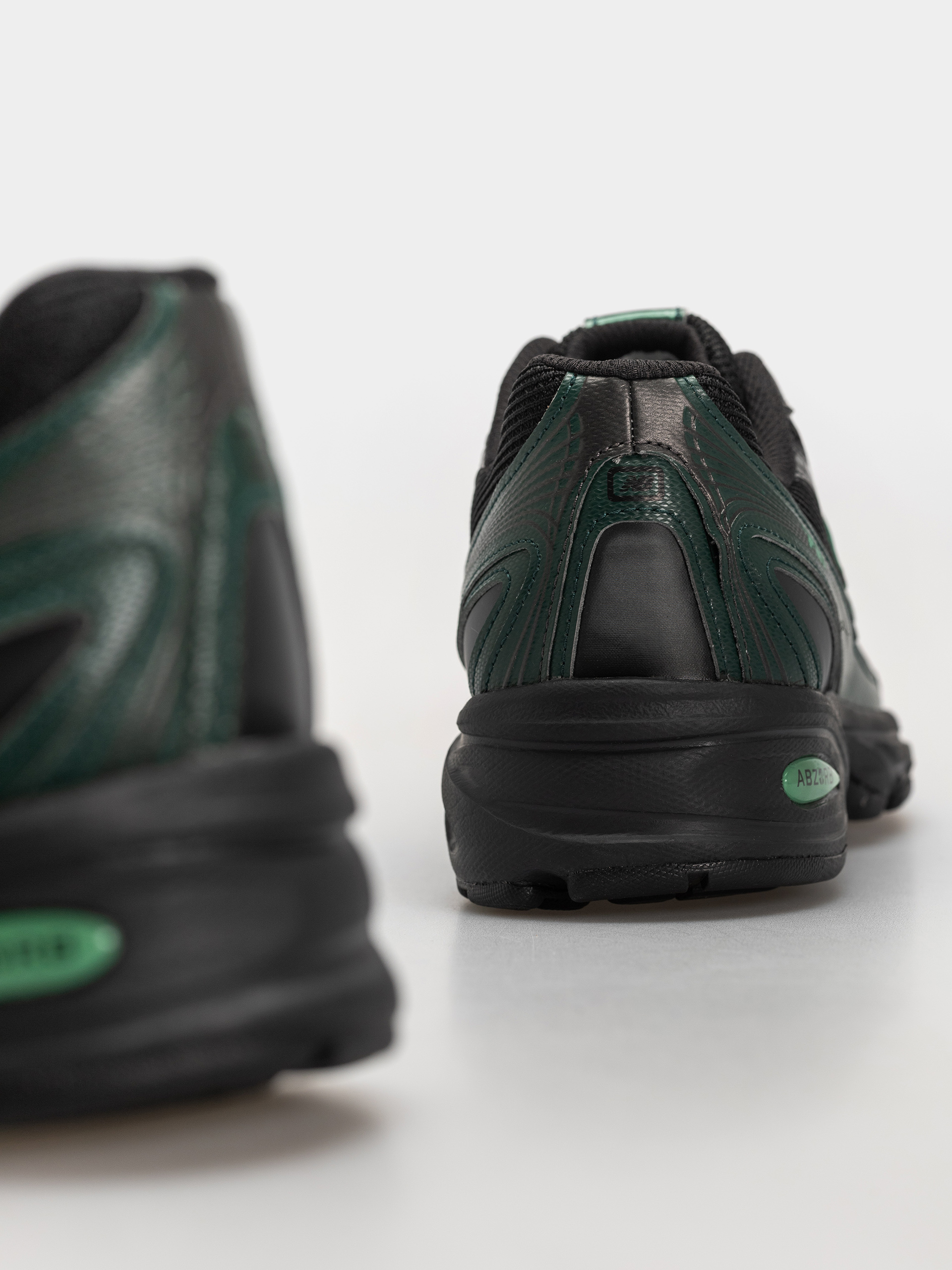 Buty New Balance 740 (black/nordic green)