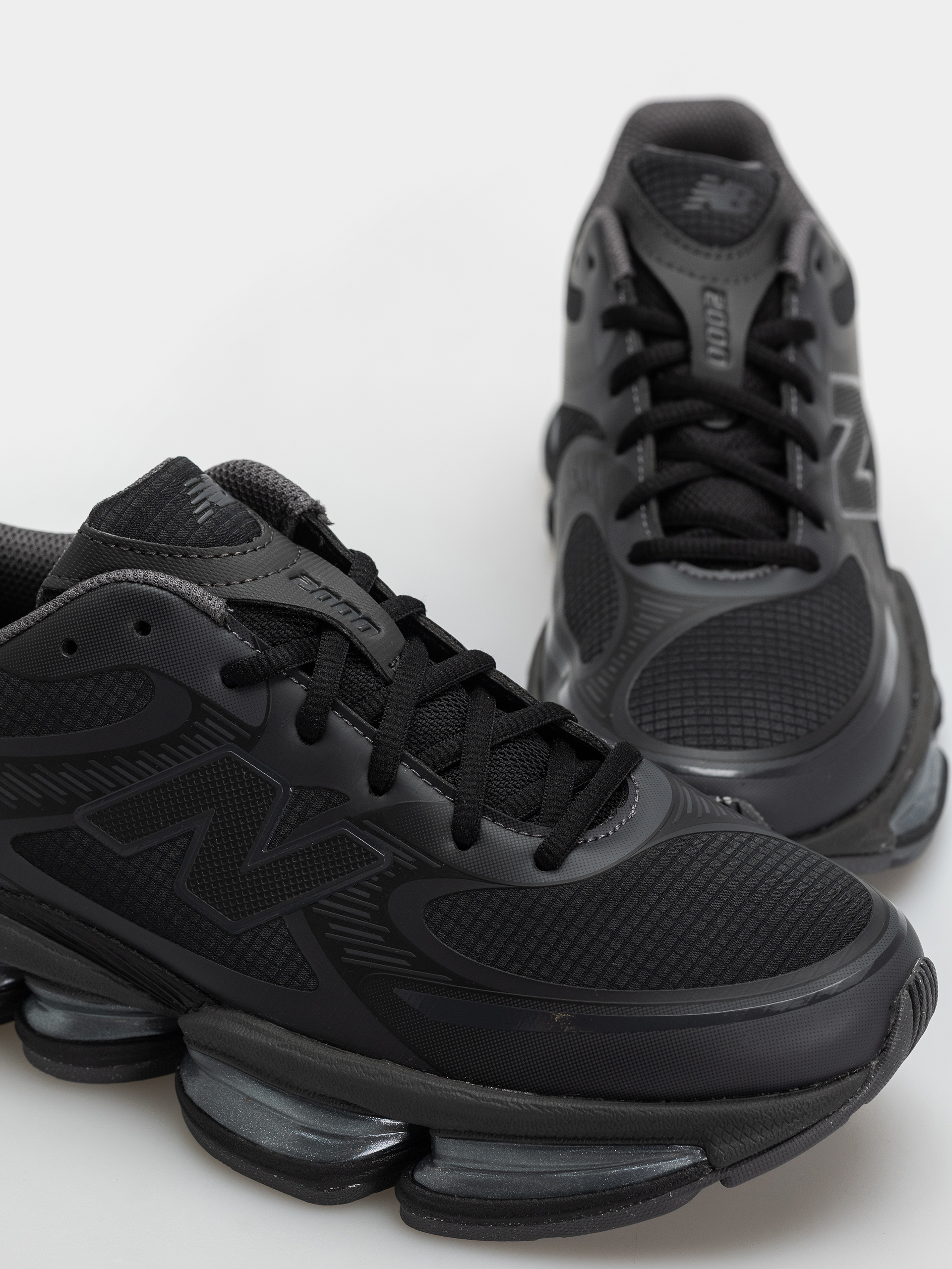 Buty New Balance 2000 (black/black cement/magnet)