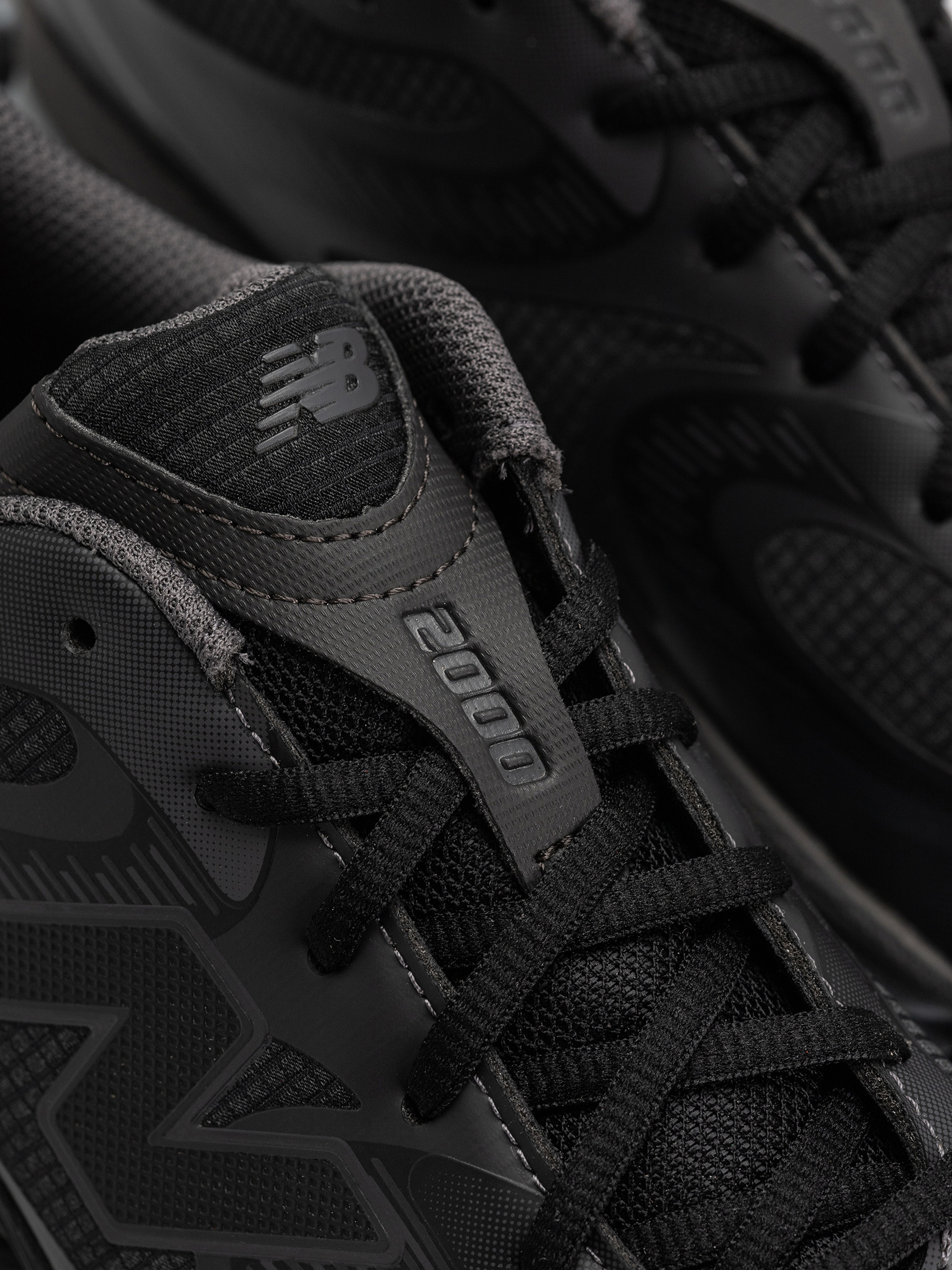 Buty New Balance 2000 (black/black cement/magnet)