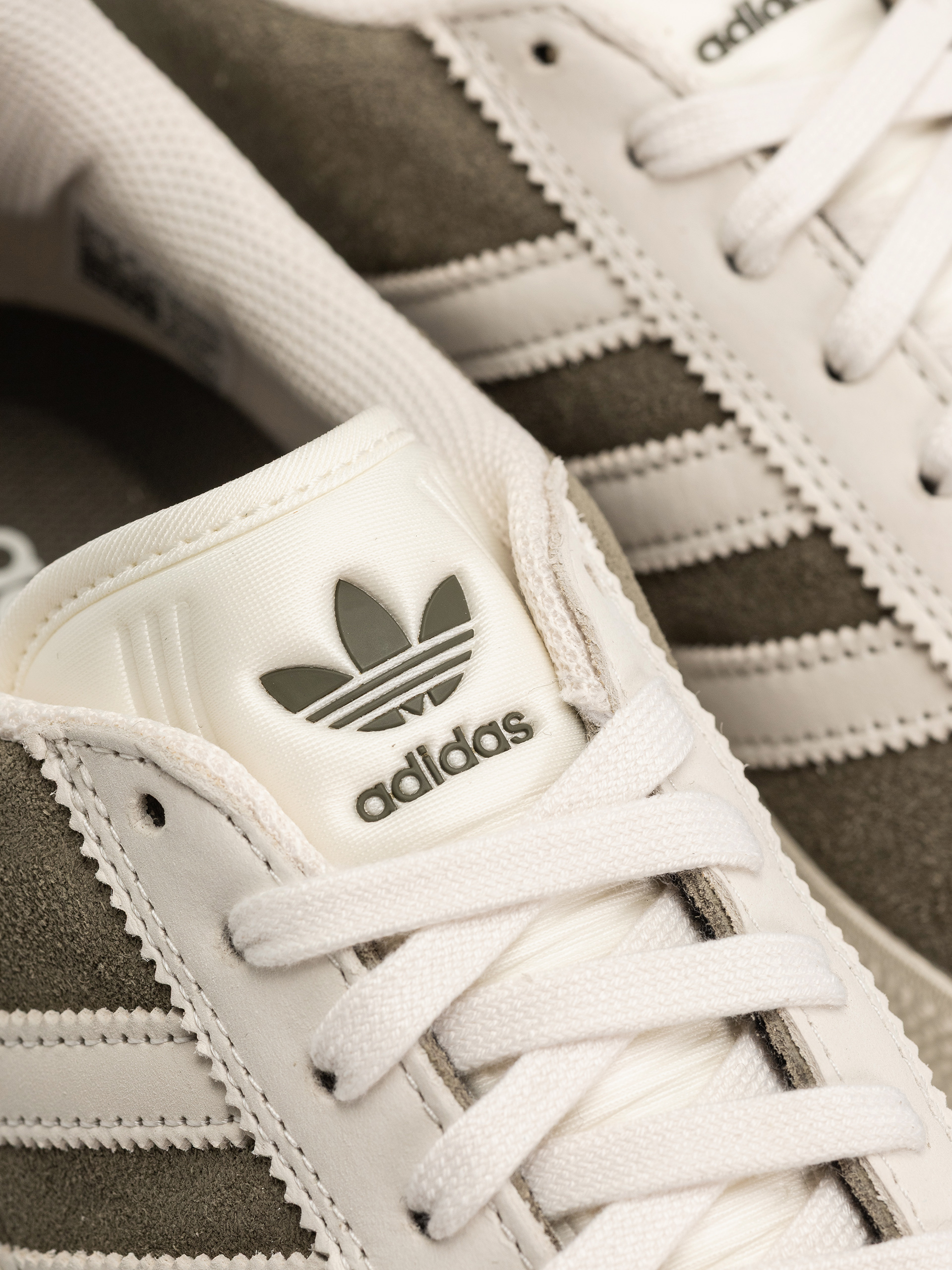 Buty adidas Gazelle Adv (olistr/cwhite/goldmt)