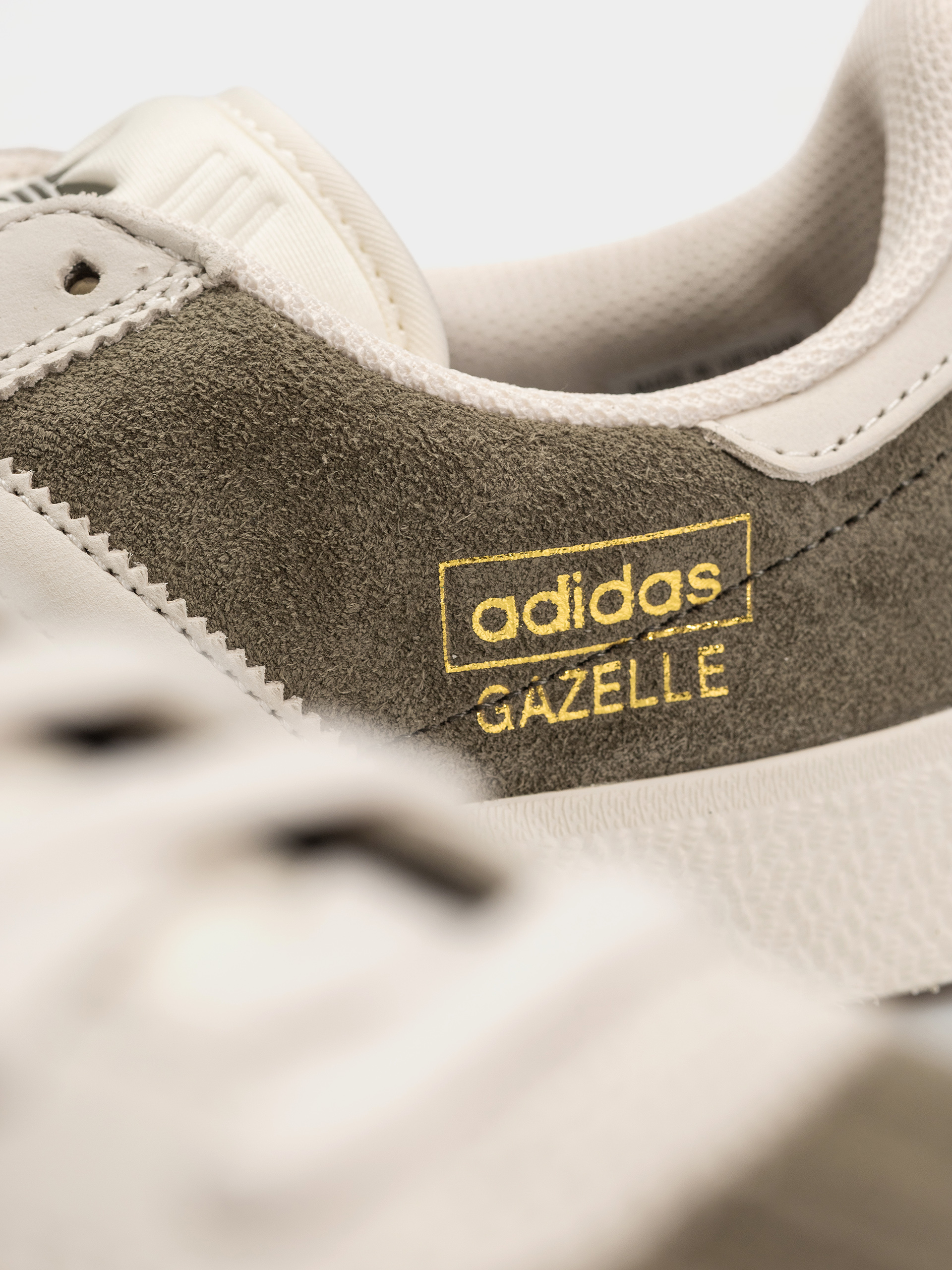 Buty adidas Gazelle Adv (olistr/cwhite/goldmt)